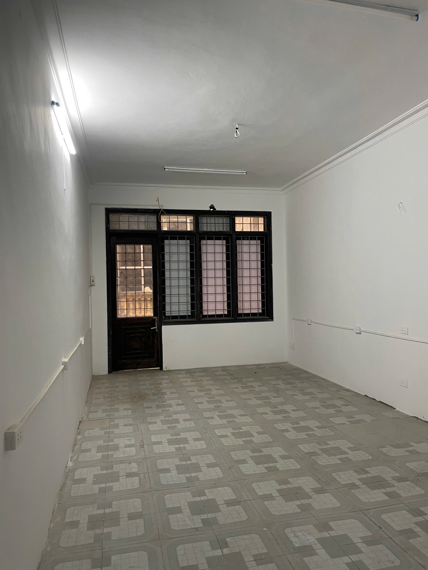 Bán nhà Giải Phóng - diện tích 94m2 5 tầng - Lô góc 2 mặt thoáng - giá 26,5 tỷ