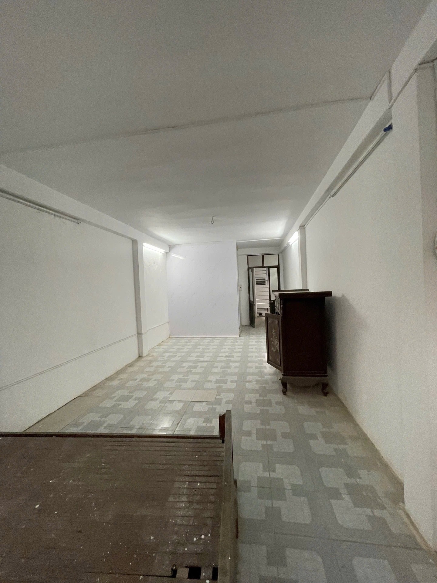 Bán nhà Giải Phóng - diện tích 94m2 5 tầng - Lô góc 2 mặt thoáng - giá 26,5 tỷ