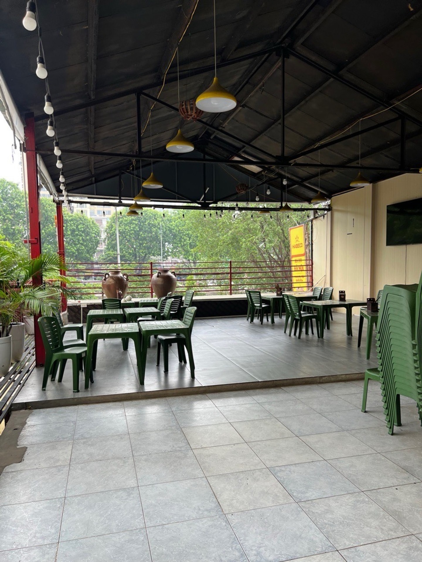 Bán nhà Nguyễn Ngọc Vũ - diện tích 198m2 2 tầng - Mặt phố kinh doanh ác liệt - giá 115,66 tỷ