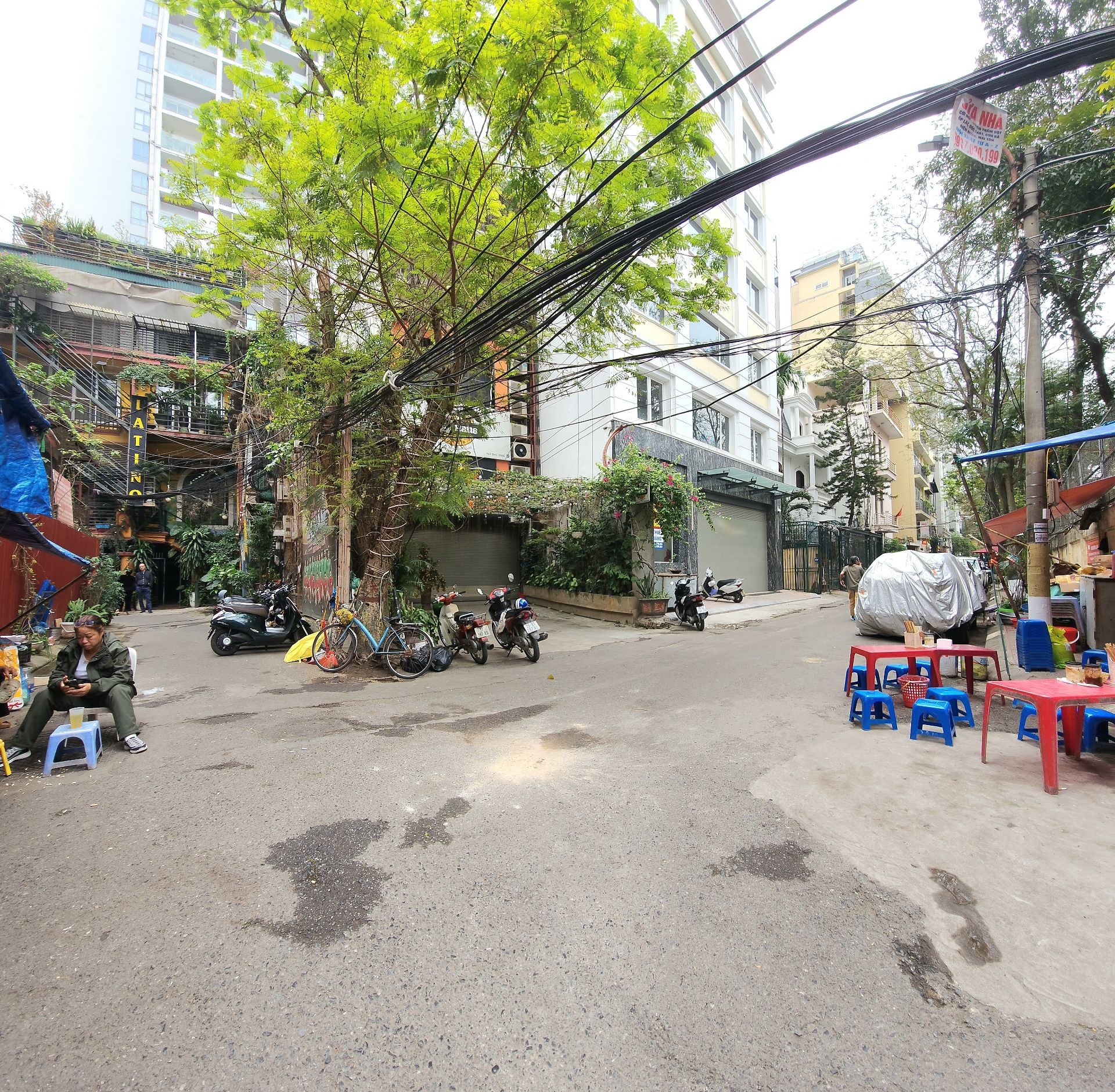 Bán nhà Núi Trúc - diện tích 209m2 5 tầng - Ô tô vòng quanh - giá 104 tỷ