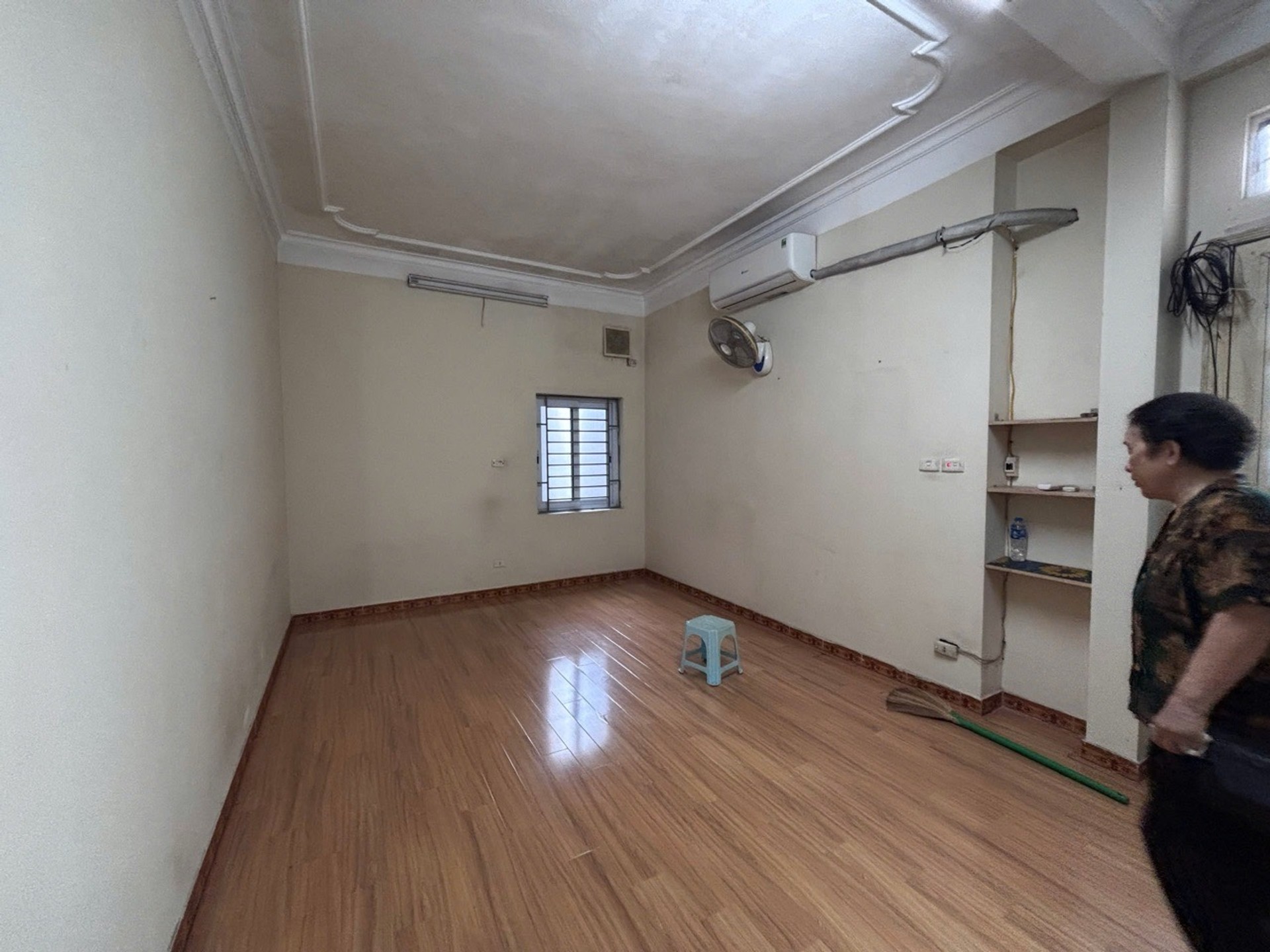 Bán nhà Lê Duẩn - diện tích 32m2 5 tầng - Nhà nhỏ dòng tiền, sát phố - giá 5 tỷ