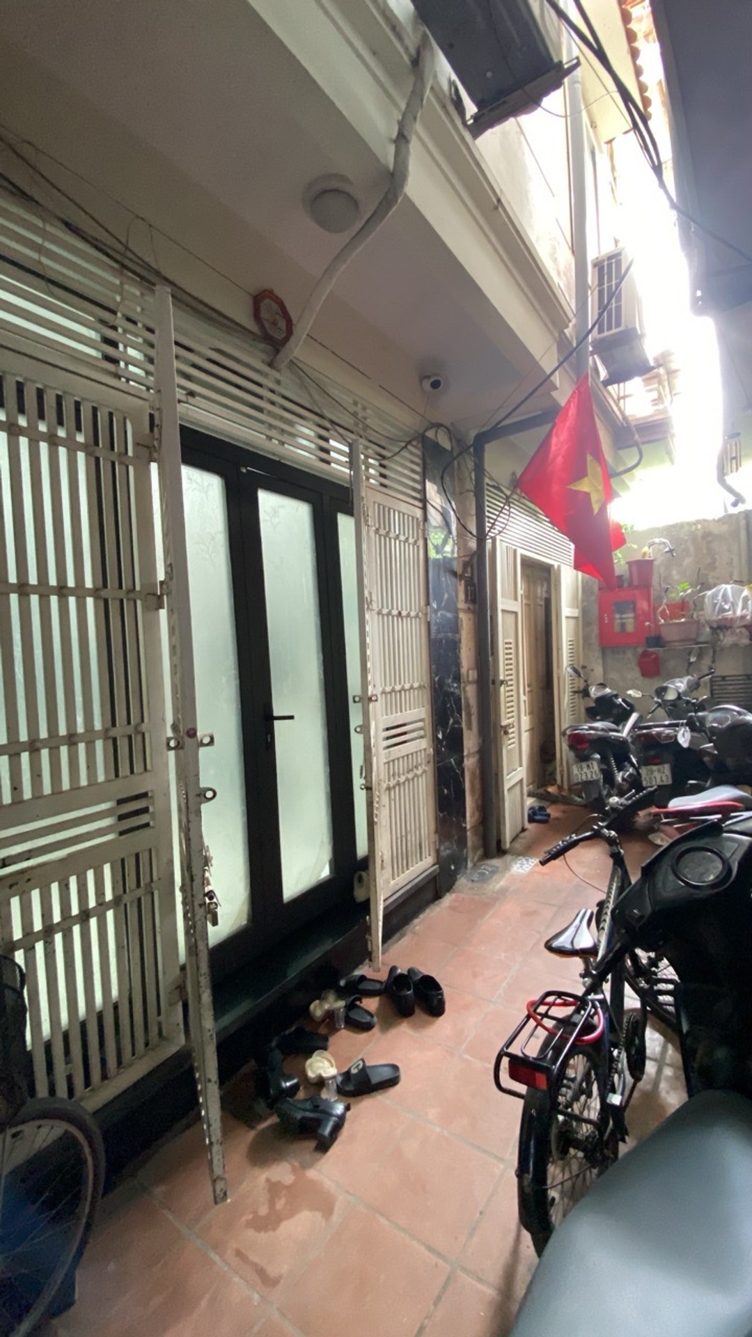 Bán nhà Lĩnh Nam - diện tích 20m2 4 tầng - Ngõ thông, tiện ích nhiều - giá 5,9 tỷ