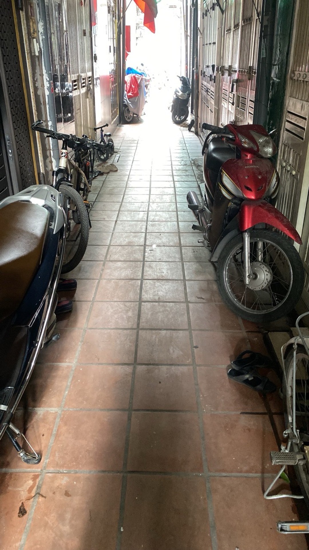 Bán nhà Lĩnh Nam - diện tích 20m2 4 tầng - Ngõ thông, tiện ích nhiều - giá 5,9 tỷ