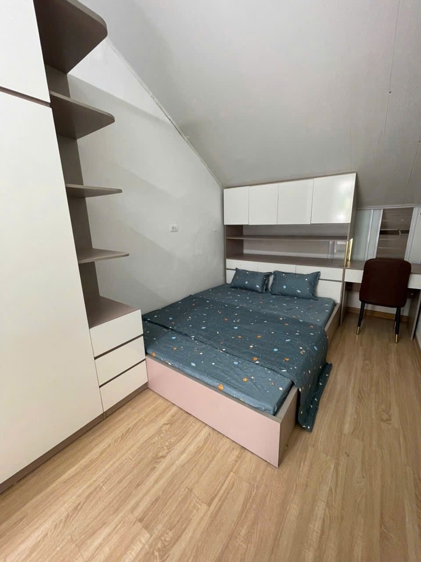 Bán nhà 8/3 - diện tích 55m2 2 tầng - Căn góc siêu thoáng - giá 2,8 tỷ