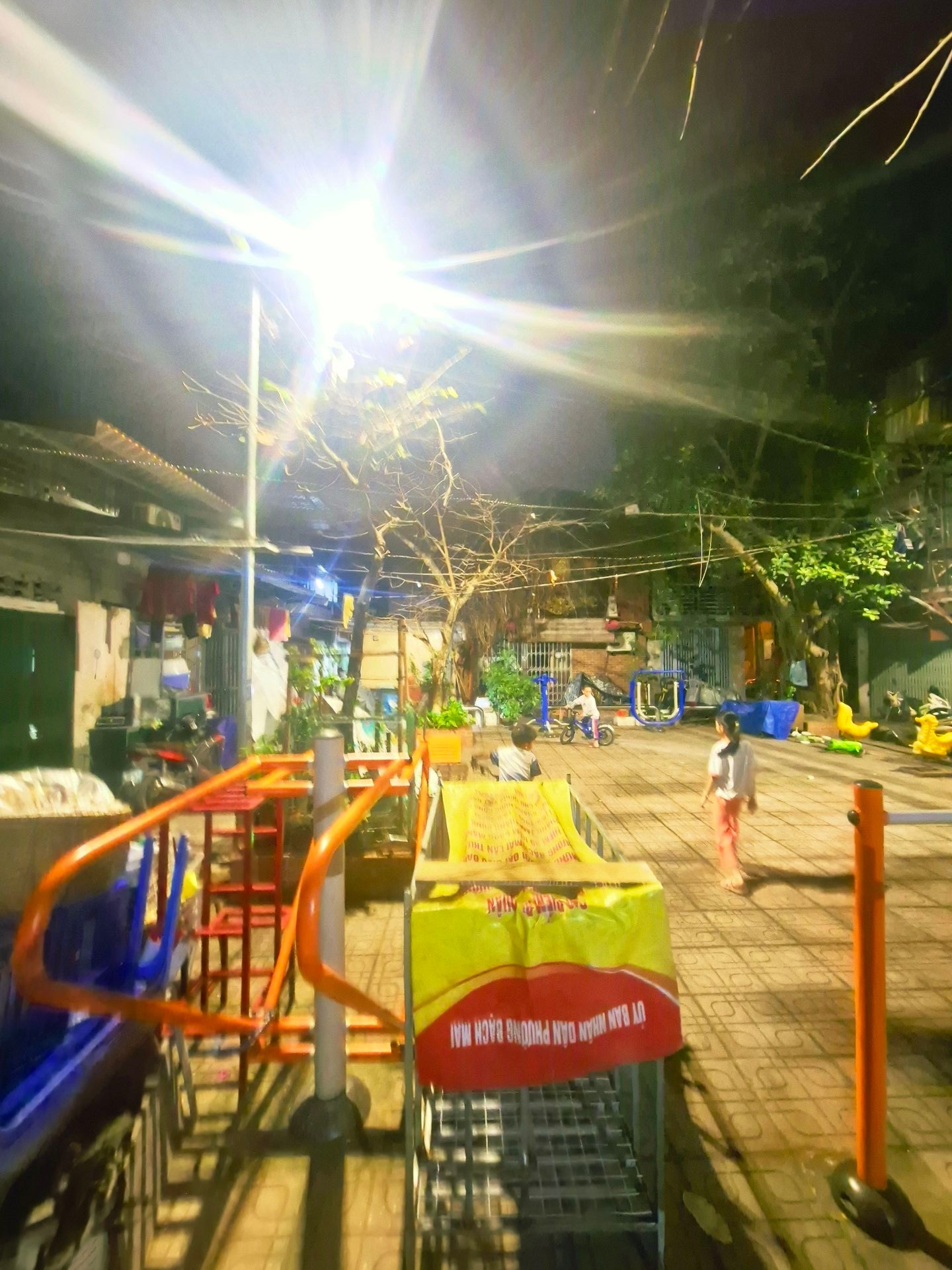 Bán nhà 8/3 - diện tích 55m2 2 tầng - Căn góc siêu thoáng - giá 2,8 tỷ