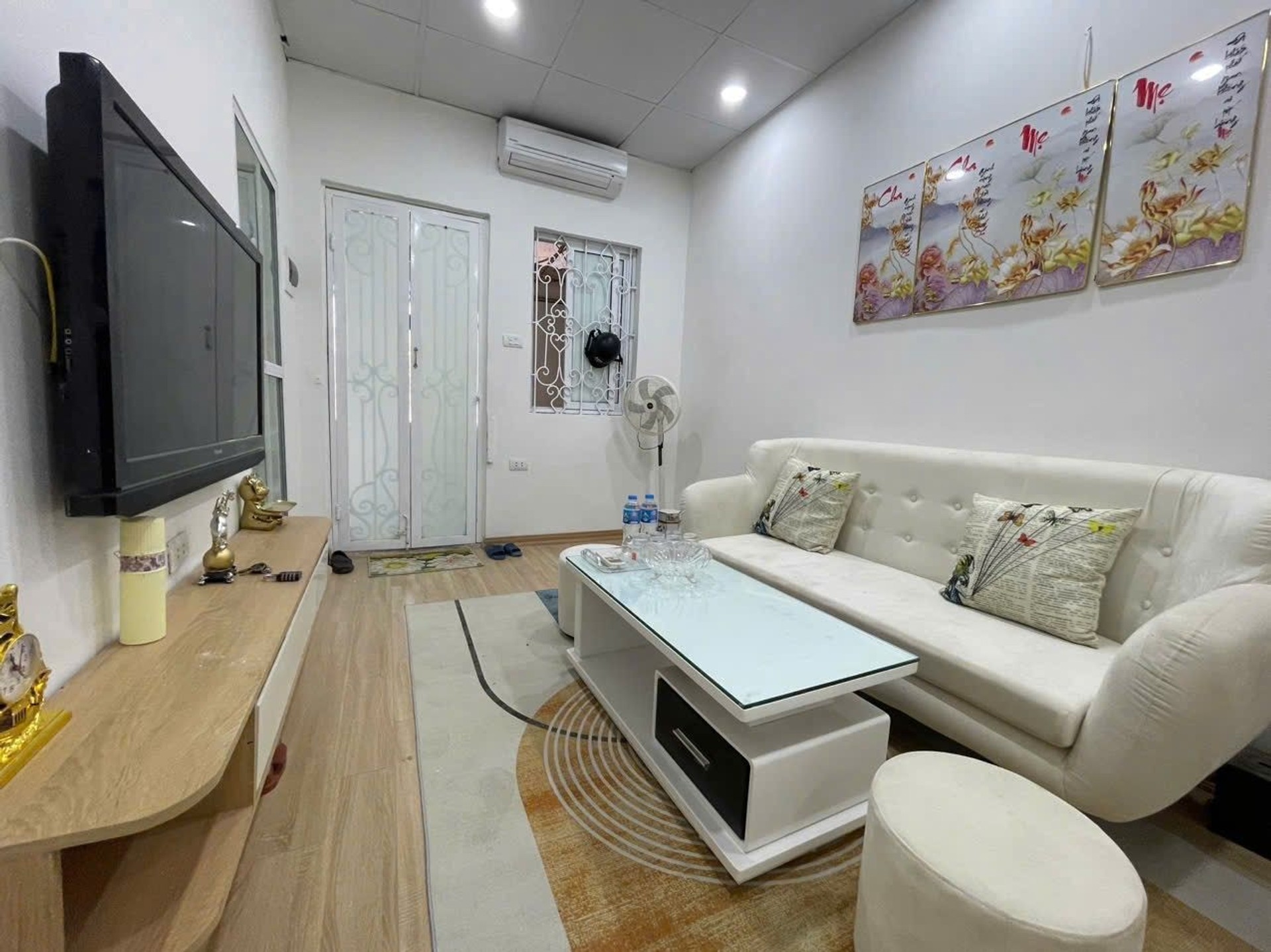 Bán nhà 8/3 - diện tích 55m2 2 tầng - Căn góc siêu thoáng - giá 2,8 tỷ