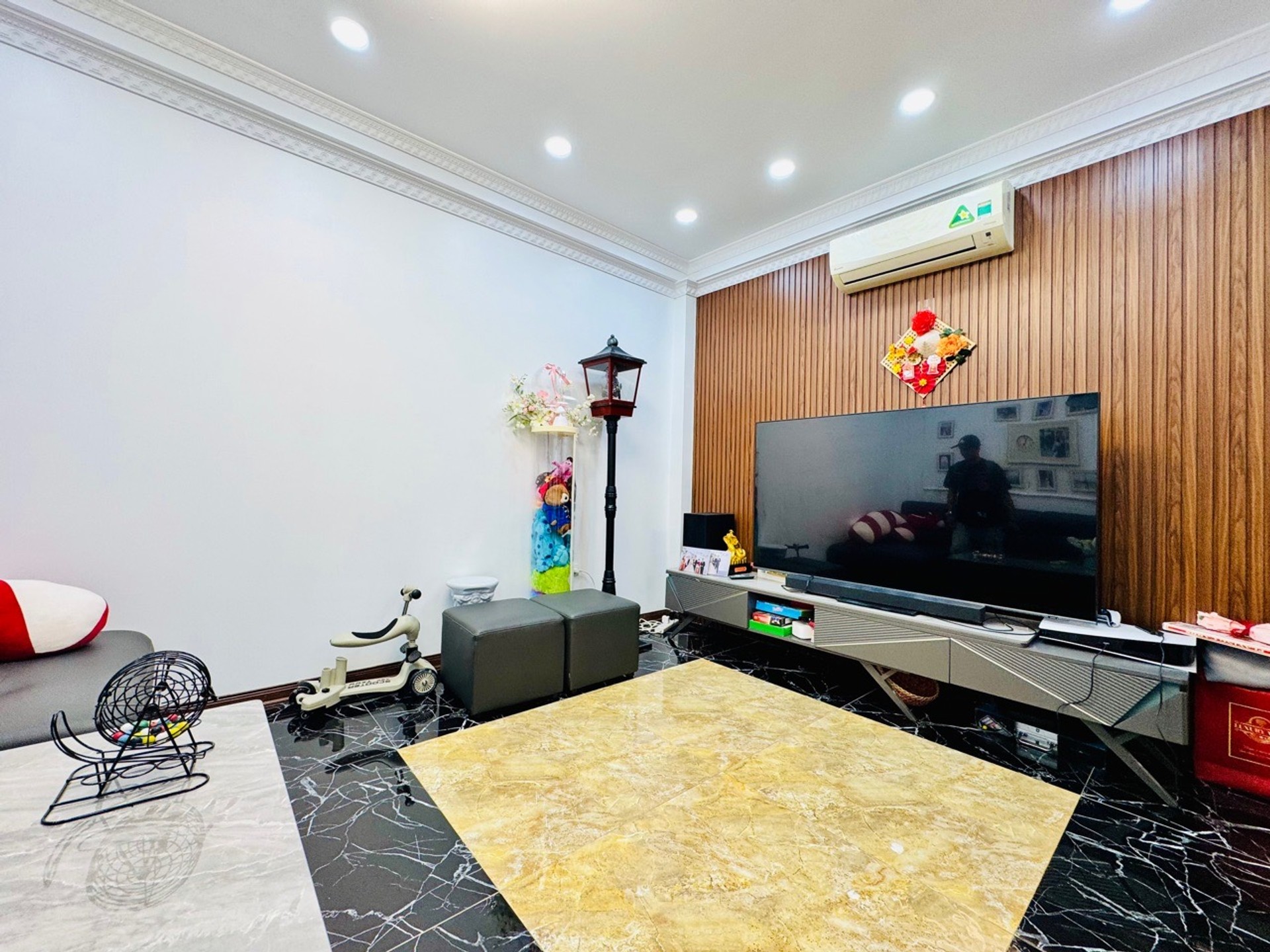 Bán nhà Tây Sơn - diện tích 48m2 6 tầng - Ô tô VF3 đỗ gần cửa - giá 11,6 tỷ