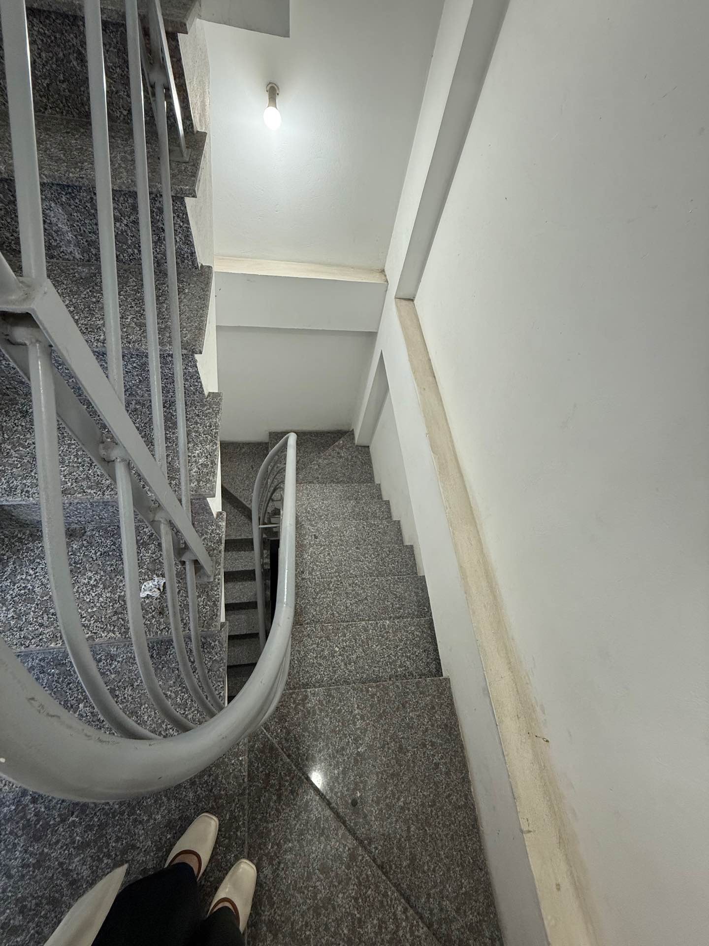 Bán nhà Khâm Thiên - diện tích 105m2 7 tầng - Lô góc 2 mặt thoáng - giá 55 tỷ