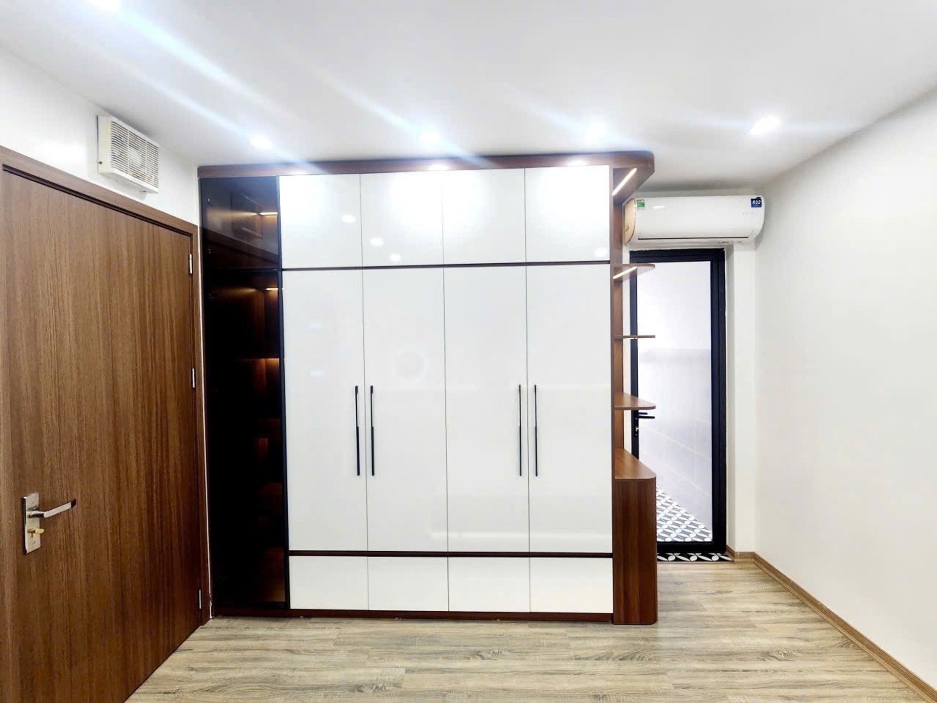 Bán nhà Giải Phóng - diện tích 90m2 1 tầng - Chung cư ngay mặt đường - giá 6,95 tỷ
