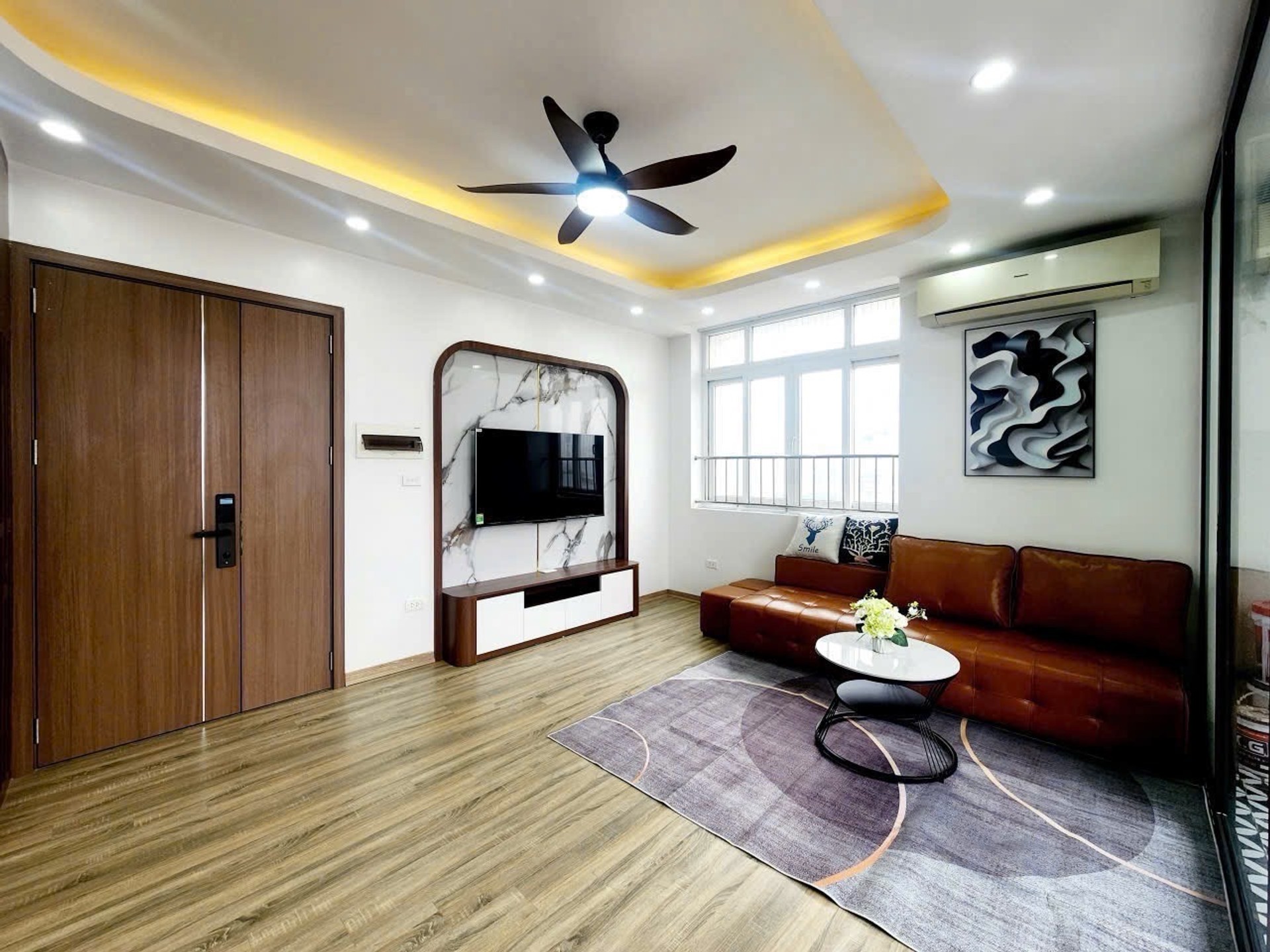 Bán nhà Giải Phóng - diện tích 90m2 1 tầng - Chung cư ngay mặt đường - giá 6,95 tỷ