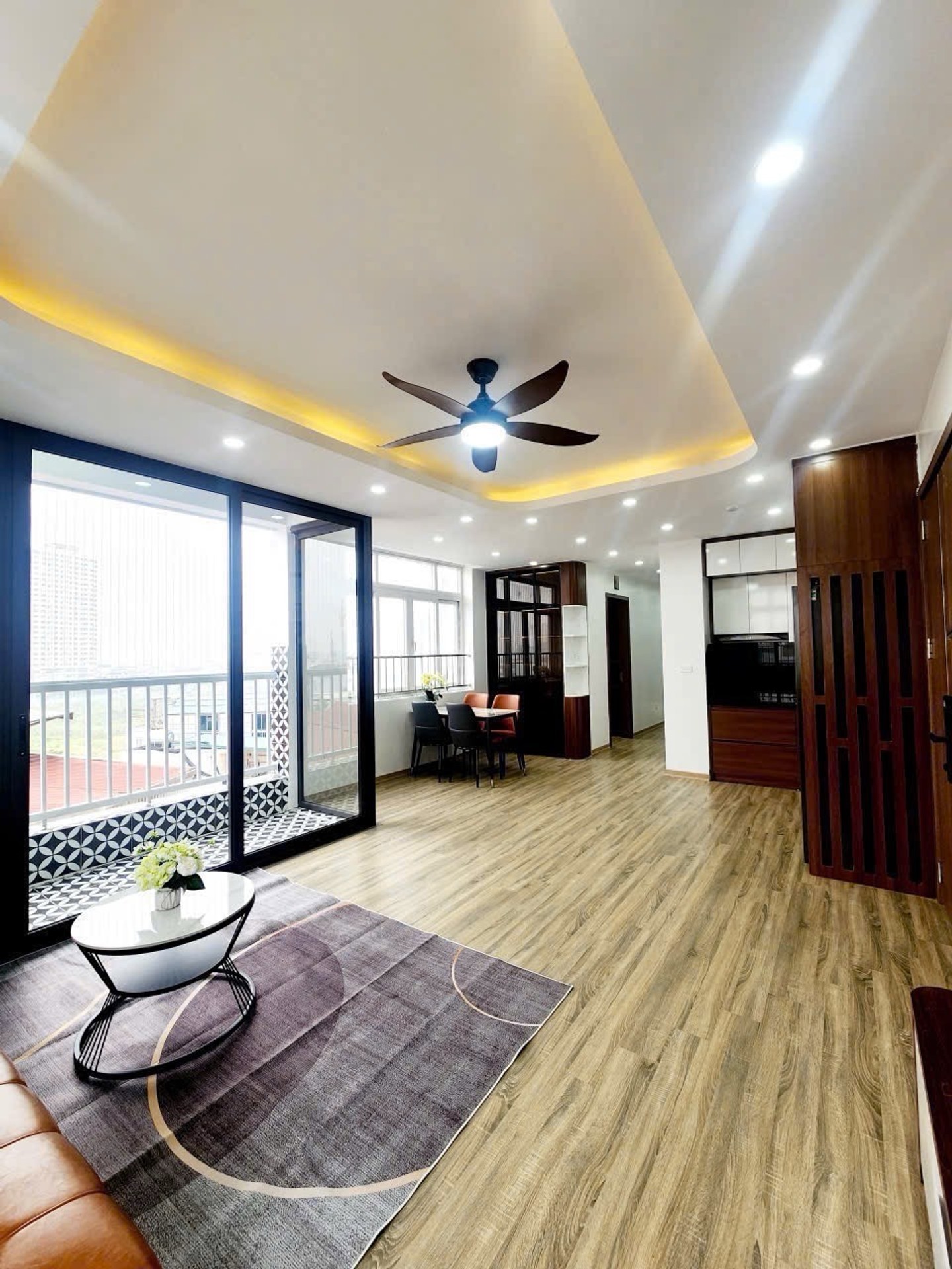 Bán nhà Giải Phóng - diện tích 90m2 1 tầng - Chung cư ngay mặt đường - giá 6,95 tỷ