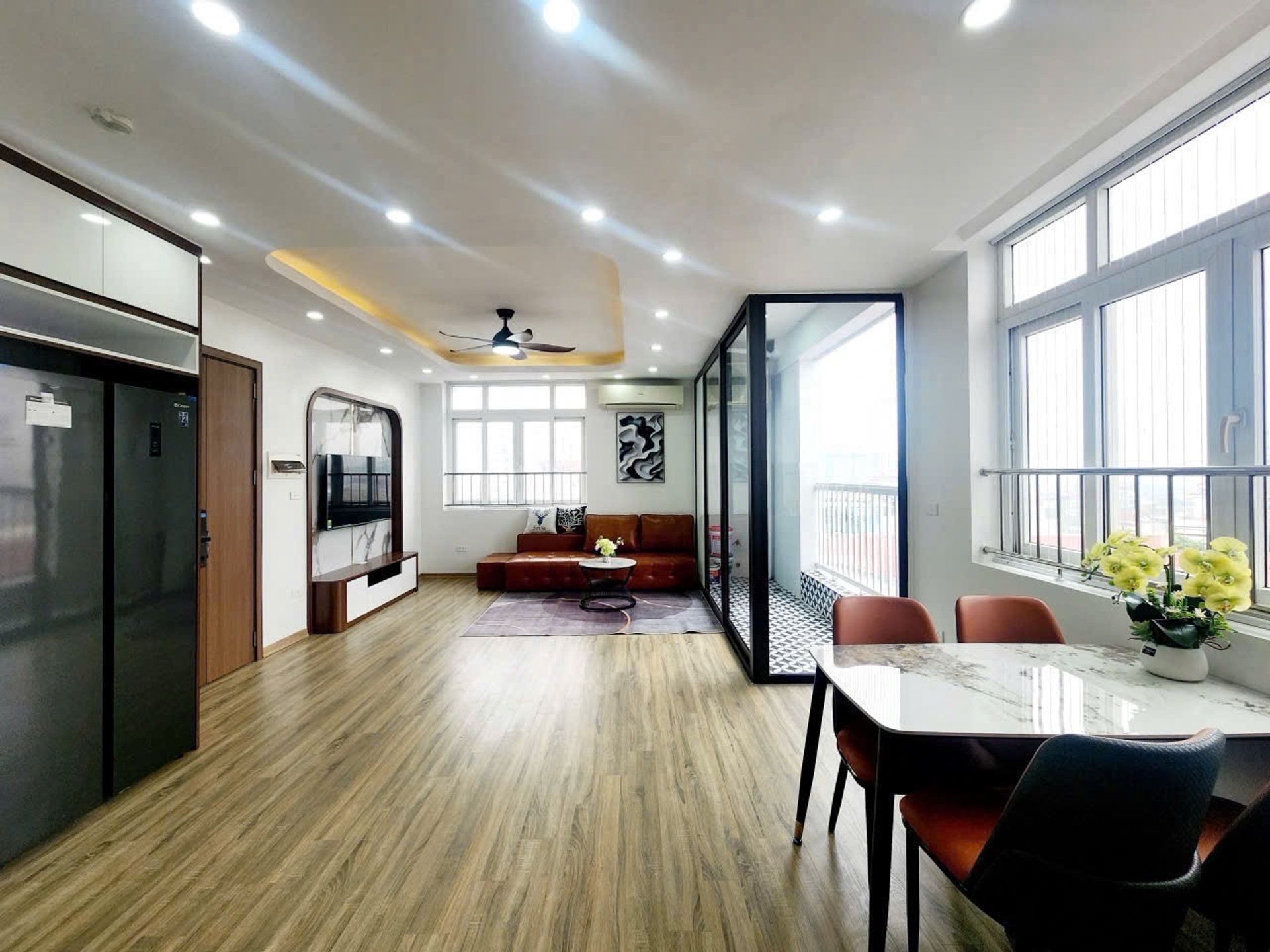 Bán nhà Giải Phóng - diện tích 90m2 1 tầng - Chung cư ngay mặt đường - giá 6,95 tỷ