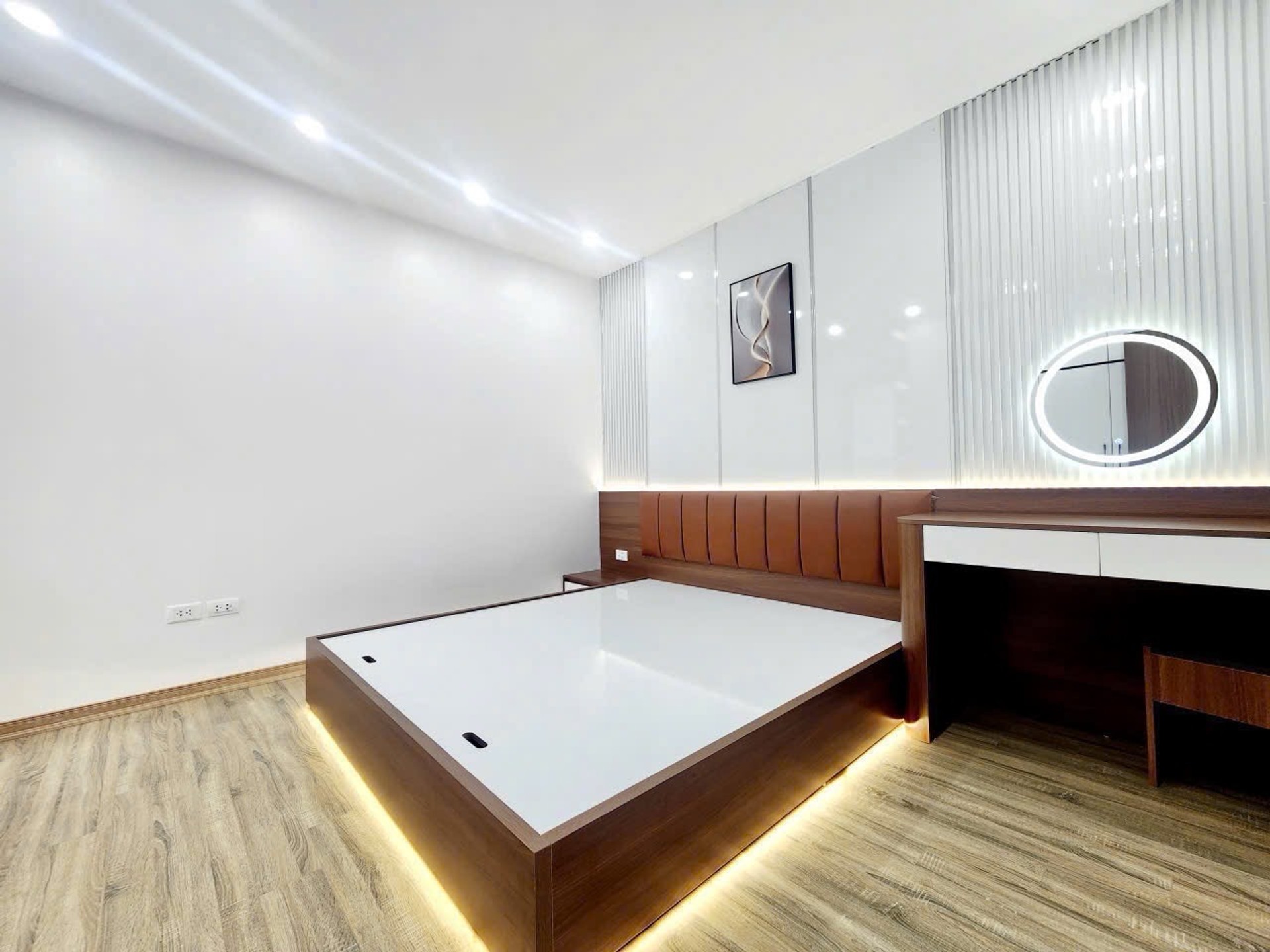 Bán nhà Giải Phóng - diện tích 90m2 1 tầng - Chung cư ngay mặt đường - giá 6,95 tỷ