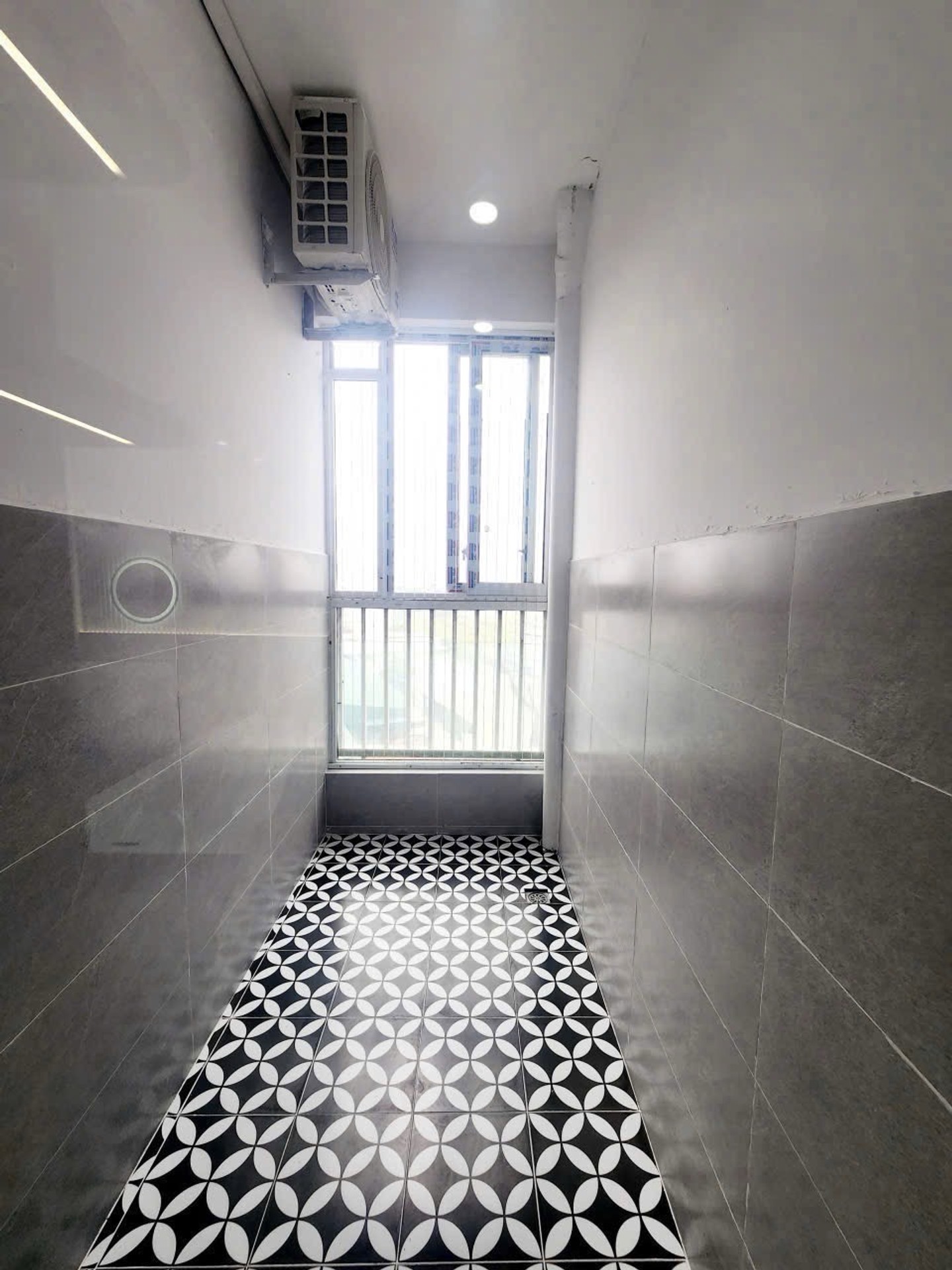 Bán nhà Giải Phóng - diện tích 90m2 1 tầng - Chung cư ngay mặt đường - giá 6,95 tỷ