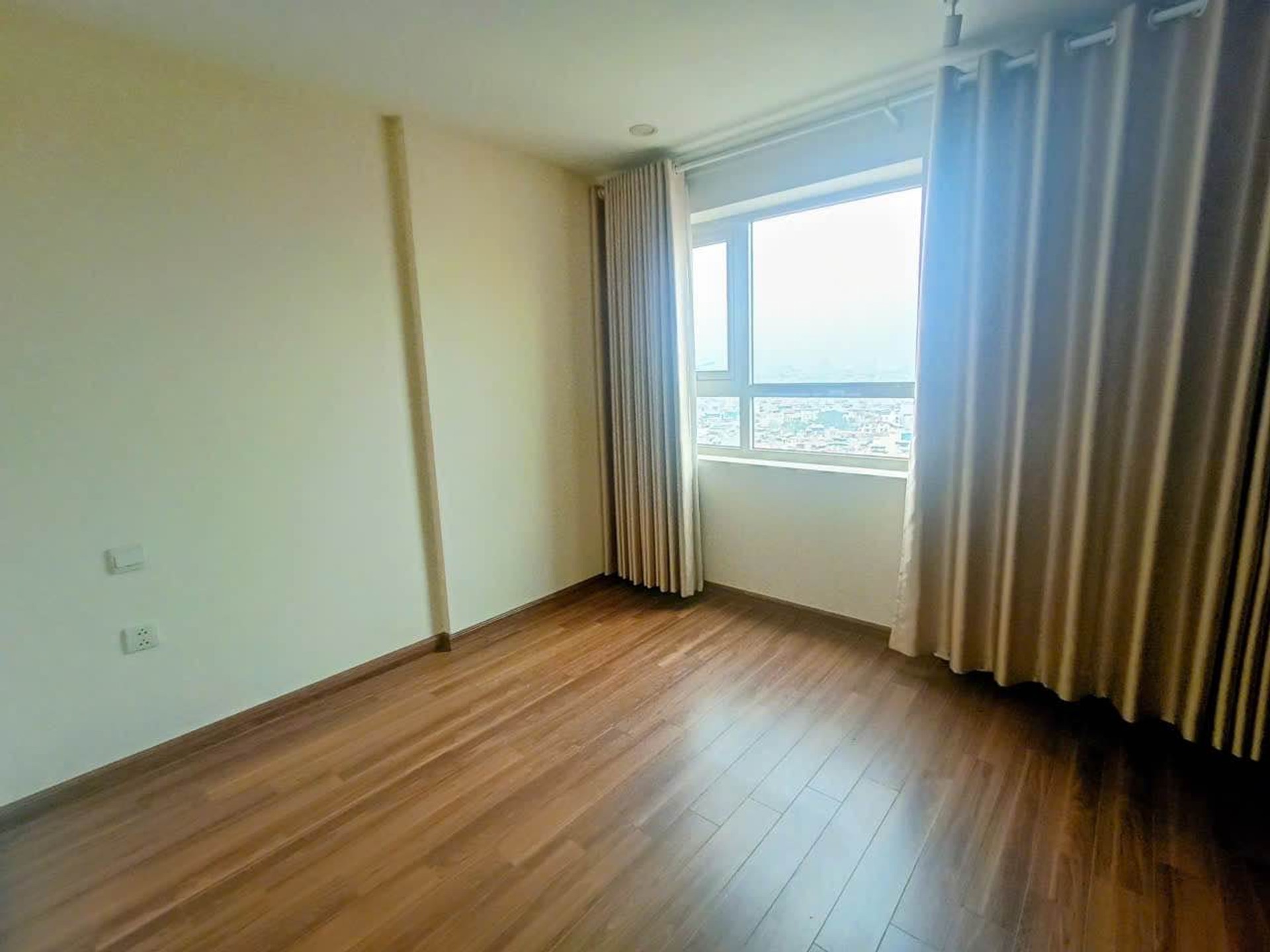 Bán nhà Nguyễn Đức Cảnh - diện tích 98m2 1 tầng - Lô góc thoáng sáng - giá 8,8 tỷ