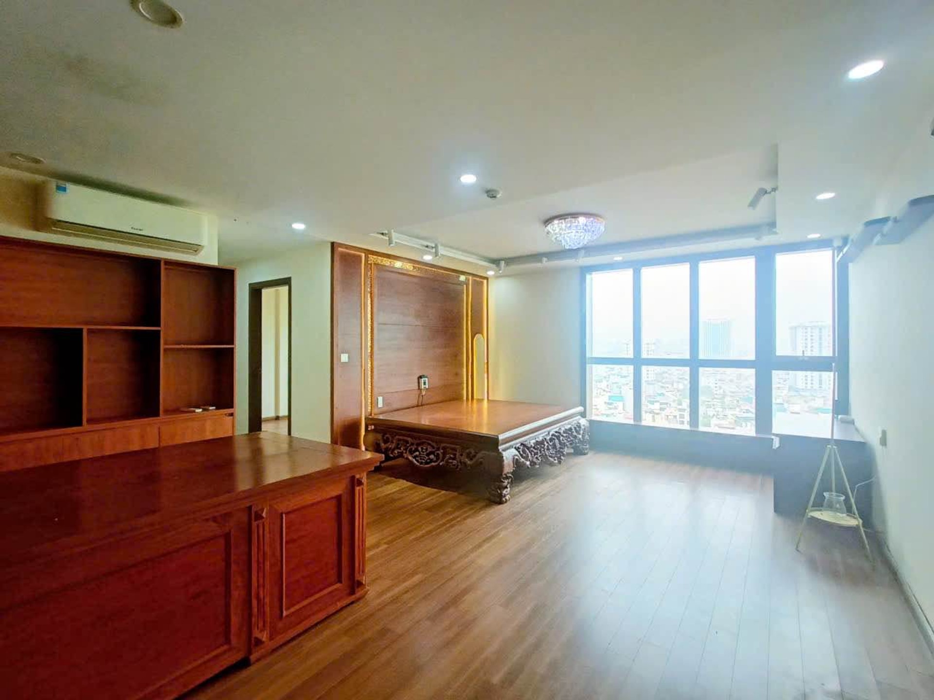 Bán nhà Nguyễn Đức Cảnh - diện tích 98m2 1 tầng - Lô góc thoáng sáng - giá 8,8 tỷ