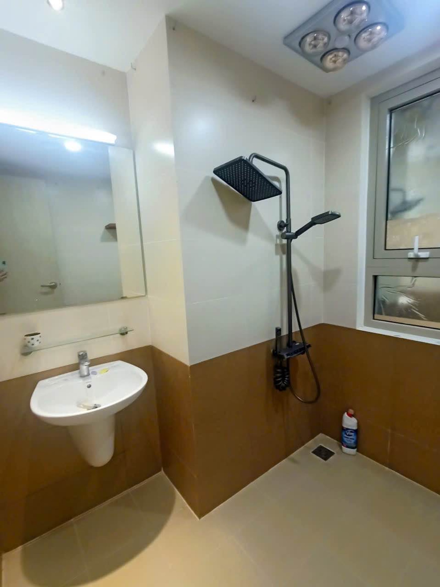 Bán nhà Nguyễn Đức Cảnh - diện tích 98m2 1 tầng - Lô góc thoáng sáng - giá 8,8 tỷ