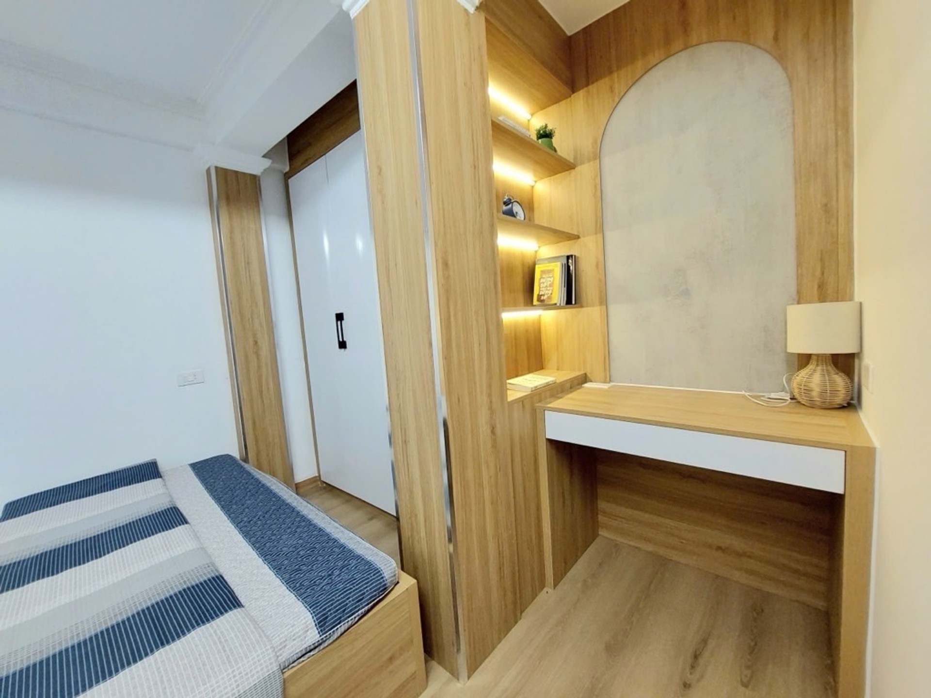 Bán nhà Hai Bà Trưng - diện tích 23m2 5 tầng - Lô góc hai mặt tiền - giá 4,3 tỷ