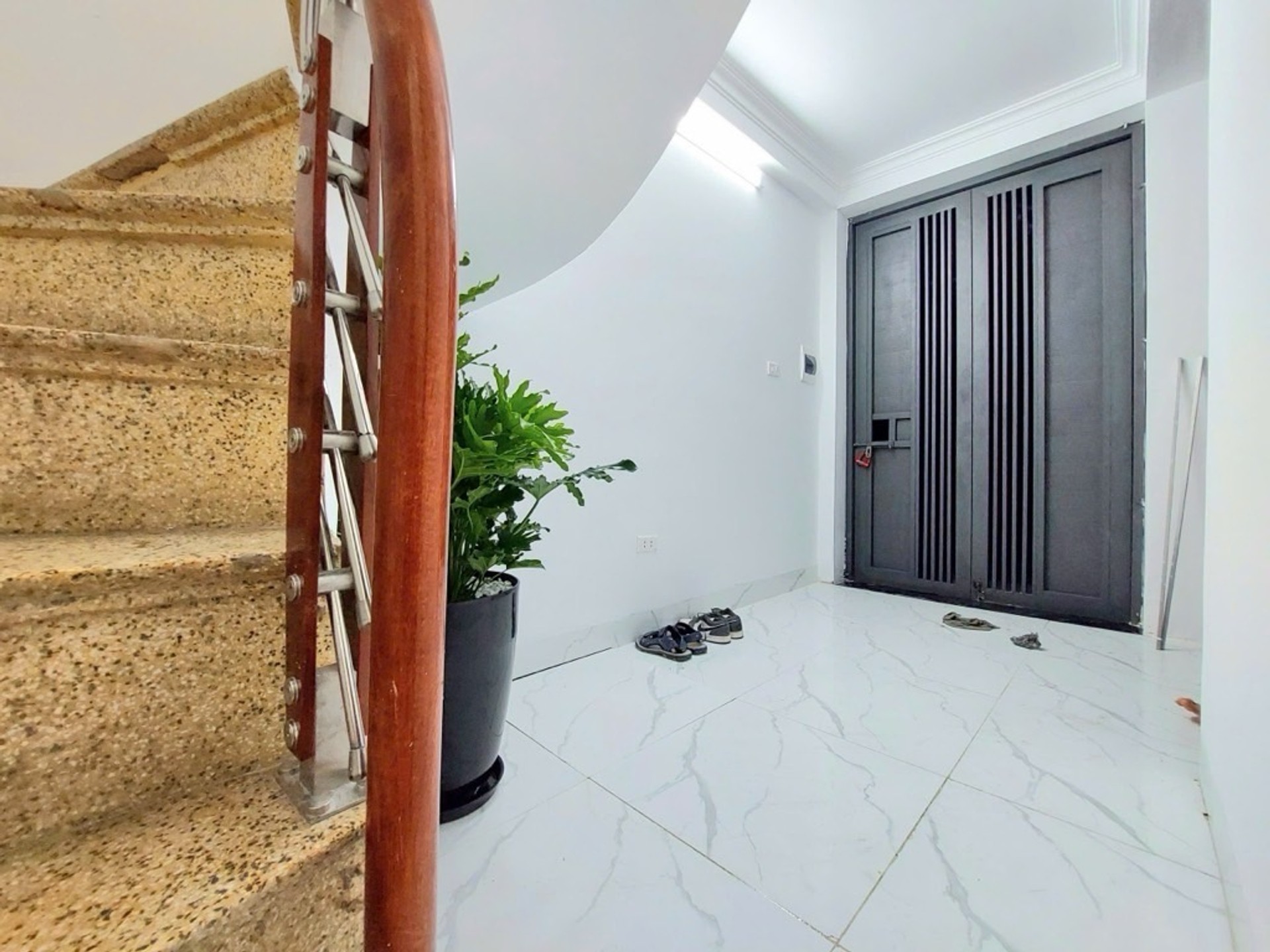 Bán nhà Hai Bà Trưng - diện tích 23m2 5 tầng - Lô góc hai mặt tiền - giá 4,3 tỷ