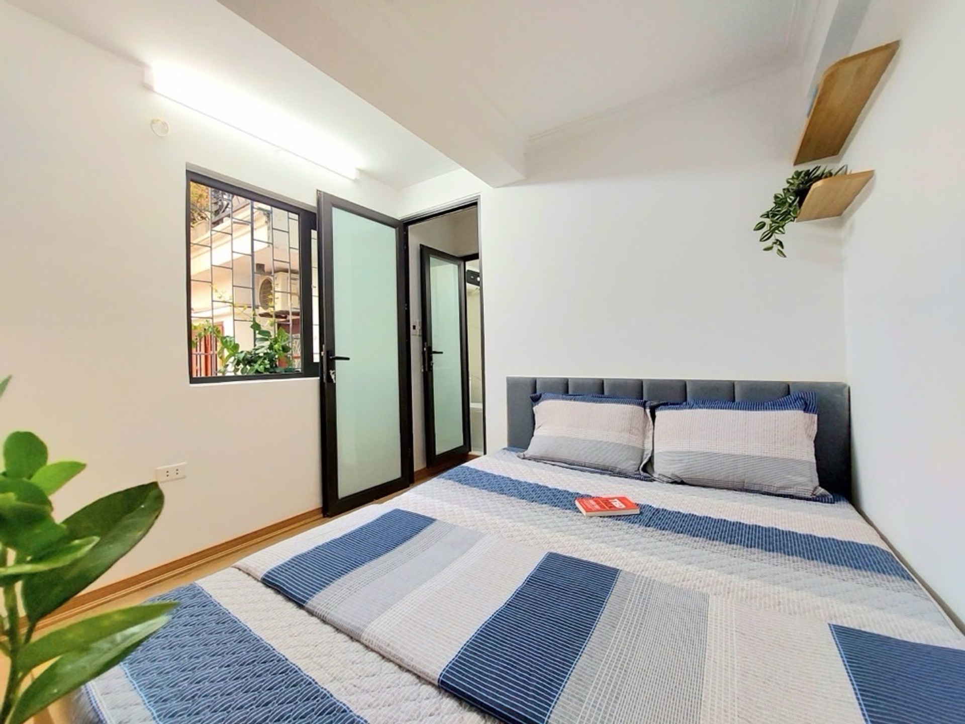 Bán nhà Hai Bà Trưng - diện tích 23m2 5 tầng - Lô góc hai mặt tiền - giá 4,3 tỷ