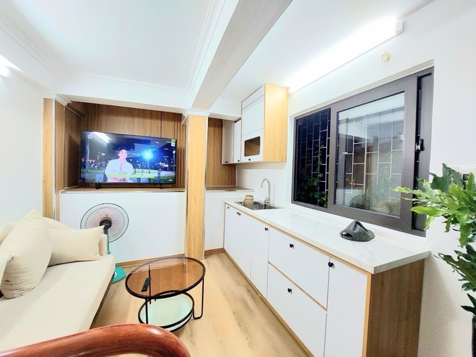 Bán nhà Hai Bà Trưng - diện tích 23m2 5 tầng - Lô góc hai mặt tiền - giá 4,3 tỷ