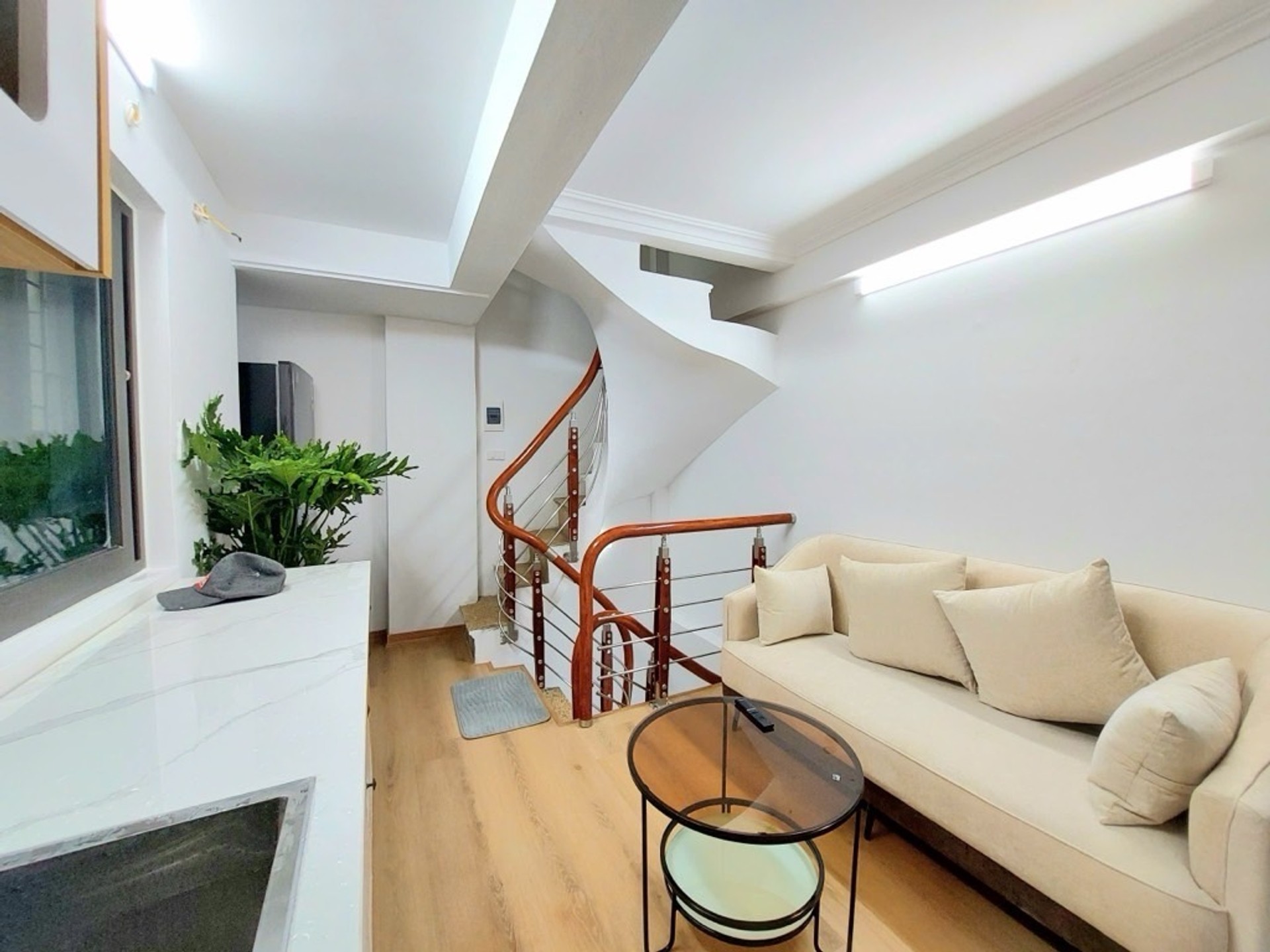 Bán nhà Hai Bà Trưng - diện tích 23m2 5 tầng - Lô góc hai mặt tiền - giá 4,3 tỷ