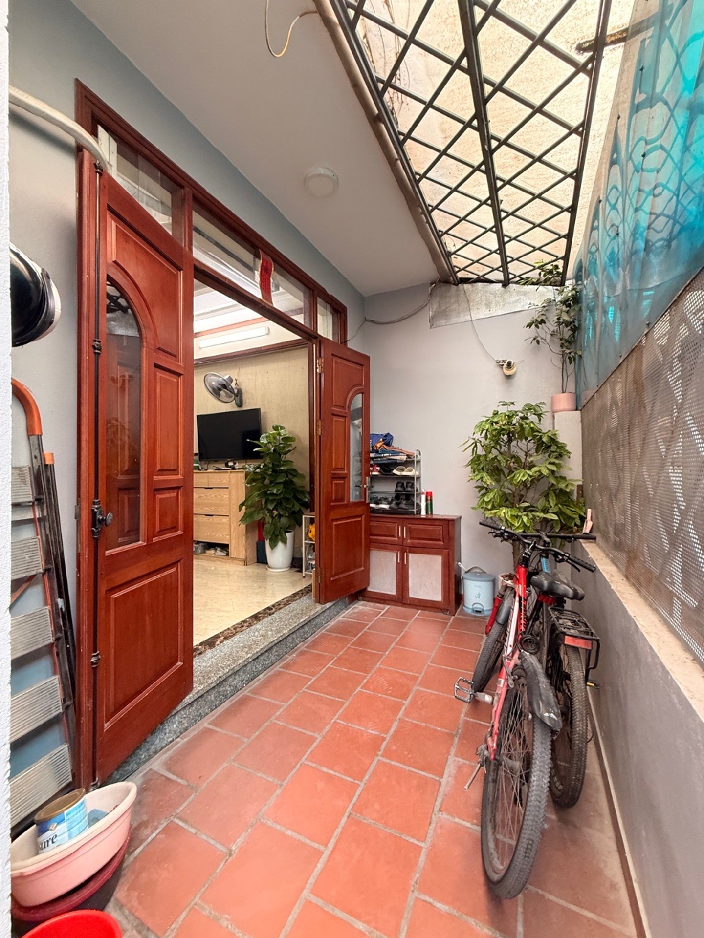 Bán nhà Trương Định - diện tích 31m2 5 tầng - Ô tô đỗ cổng - giá 8,5 tỷ