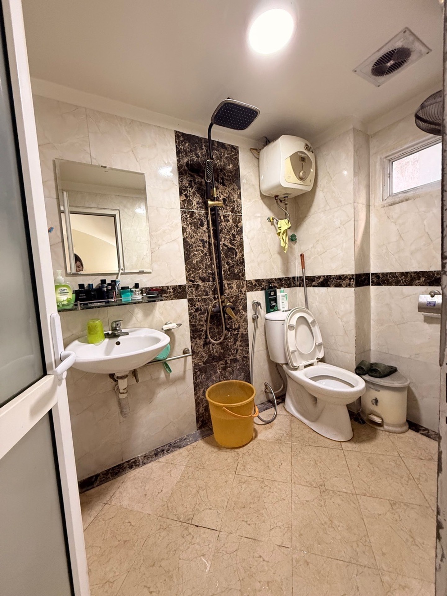 Bán nhà Trương Định - diện tích 31m2 5 tầng - Ô tô đỗ cổng - giá 8,5 tỷ