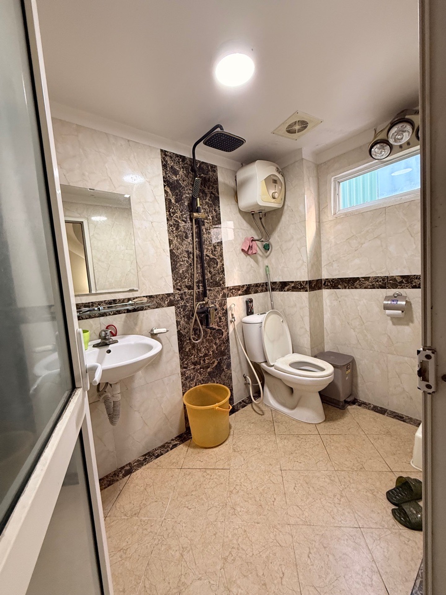 Bán nhà Trương Định - diện tích 31m2 5 tầng - Ô tô đỗ cổng - giá 8,5 tỷ
