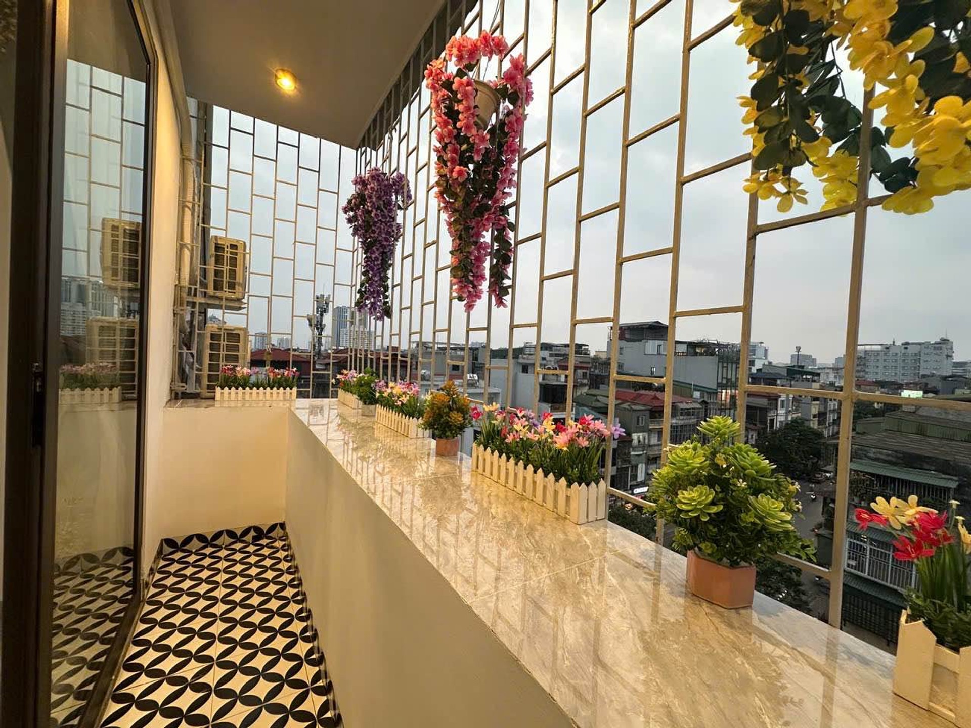 Bán nhà Thanh Nhàn - diện tích 78m2 6 tầng - Lô góc, ánh sáng tự nhiên - giá 5,5 tỷ