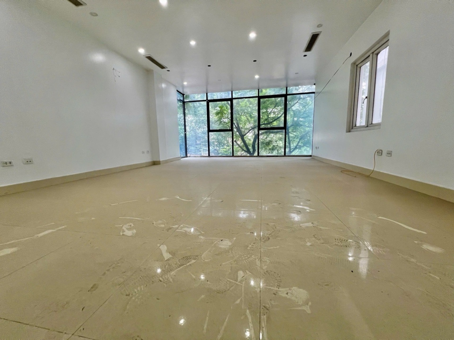 Bán nhà Hoàng Mai - diện tích 106m2 9 tầng - Mặt phố lô góc - giá 56 tỷ