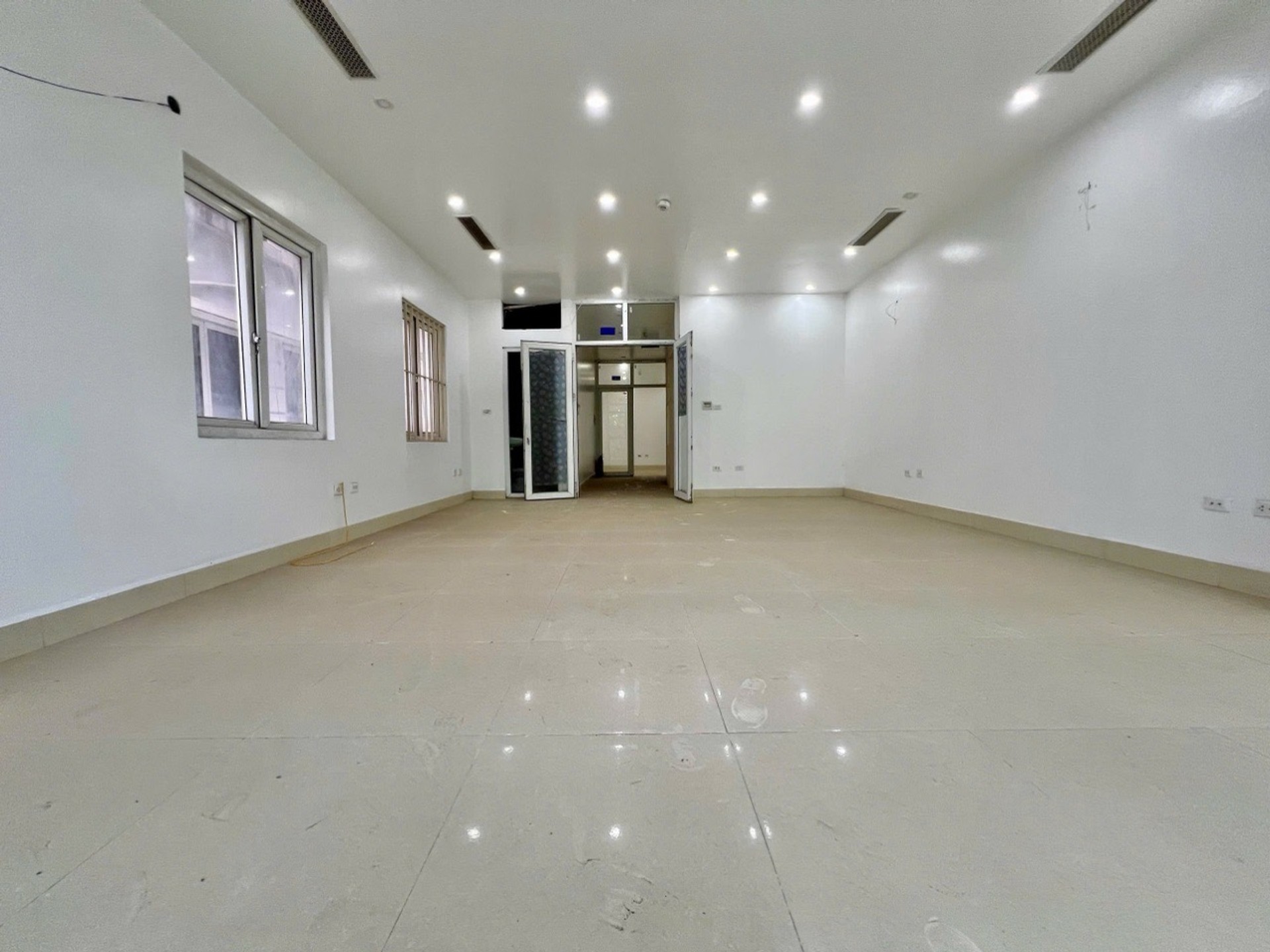 Bán nhà Hoàng Mai - diện tích 106m2 9 tầng - Mặt phố lô góc - giá 56 tỷ