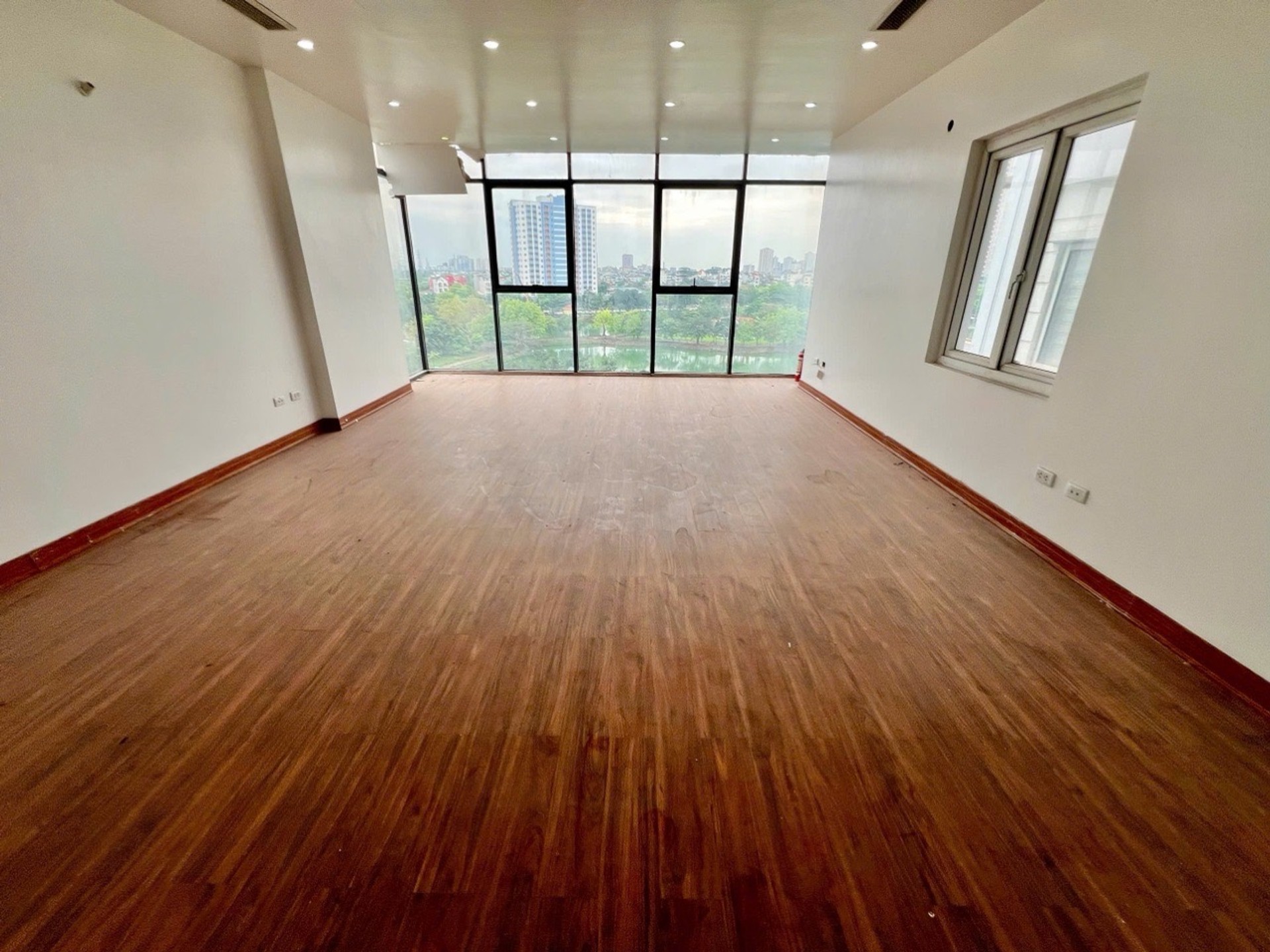 Bán nhà Hoàng Mai - diện tích 106m2 9 tầng - Mặt phố lô góc - giá 56 tỷ