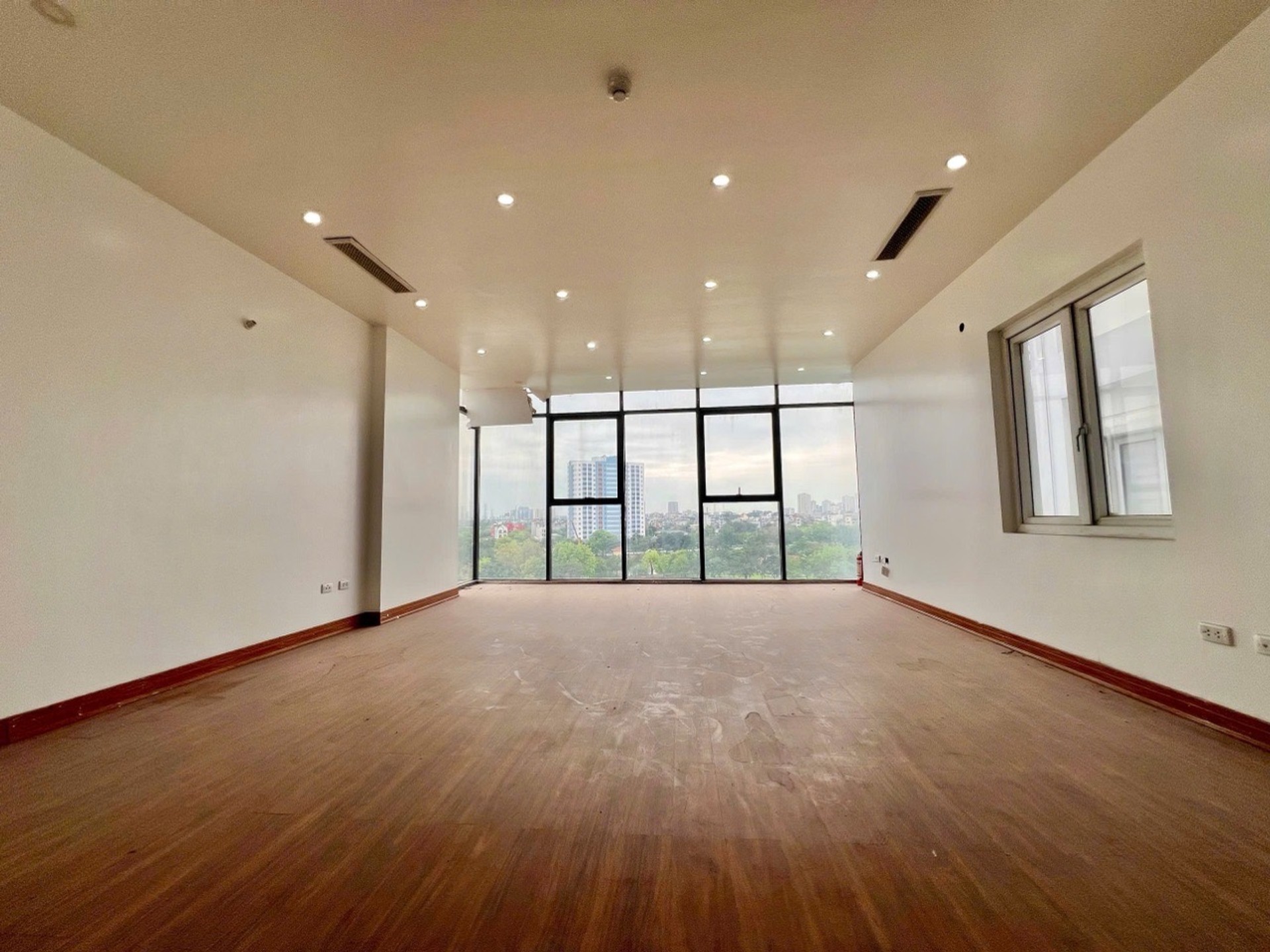 Bán nhà Hoàng Mai - diện tích 106m2 9 tầng - Mặt phố lô góc - giá 56 tỷ