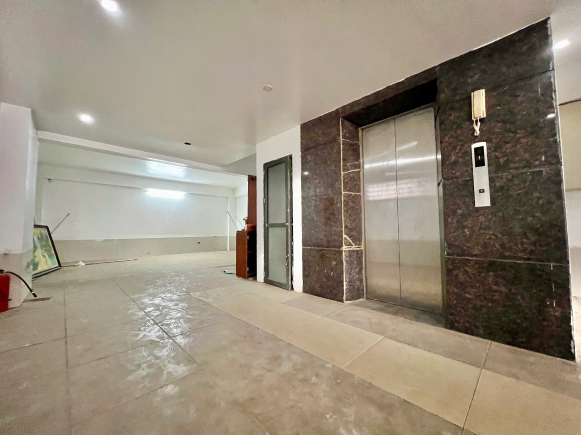 Bán nhà Hoàng Mai - diện tích 106m2 9 tầng - Mặt phố lô góc - giá 56 tỷ
