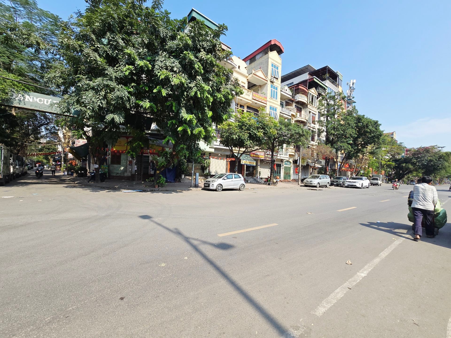 Bán nhà Hồng Hà - diện tích 45m2 4 tầng - Ngõ 2 ô tô tránh - giá 31,1 tỷ