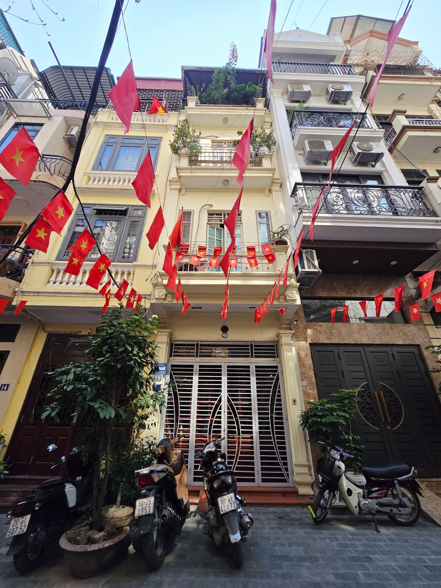 Bán nhà Hồng Hà - diện tích 45m2 4 tầng - Ngõ 2 ô tô tránh - giá 31,1 tỷ