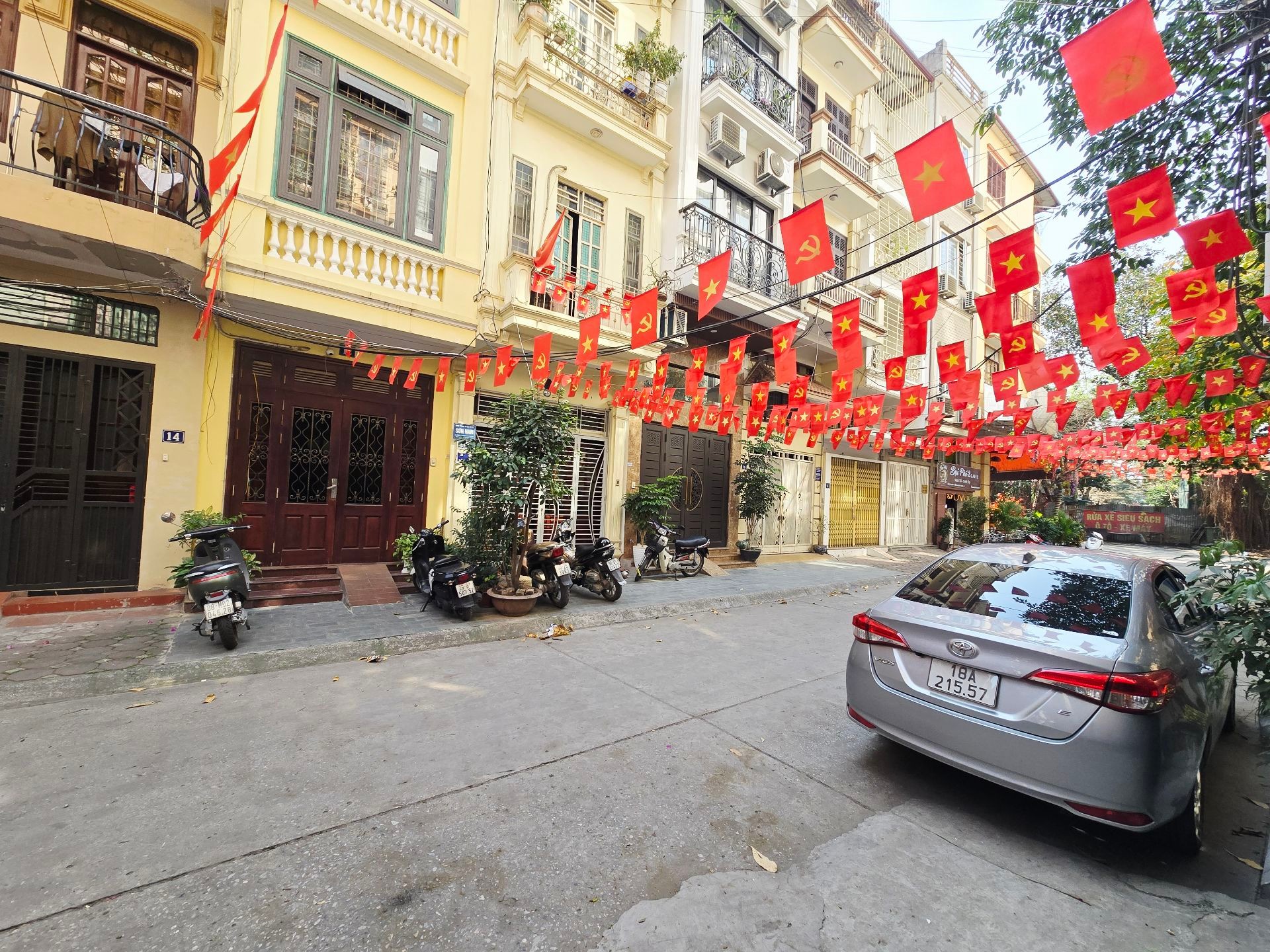 Bán nhà Hồng Hà - diện tích 45m2 4 tầng - Ngõ 2 ô tô tránh - giá 31,1 tỷ