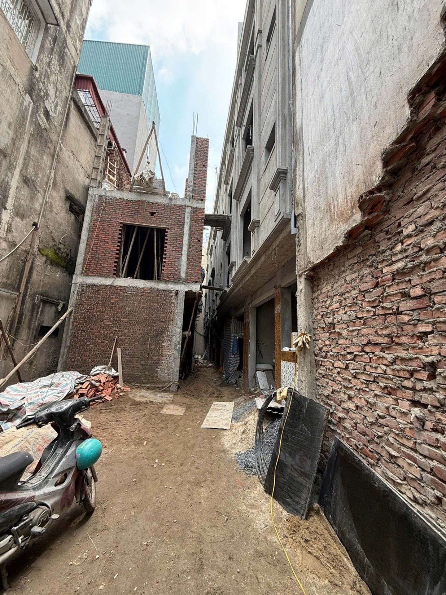 Bán nhà Kim Ngưu - diện tích 30m2 5 tầng - Thang máy - giá 9,6 tỷ
