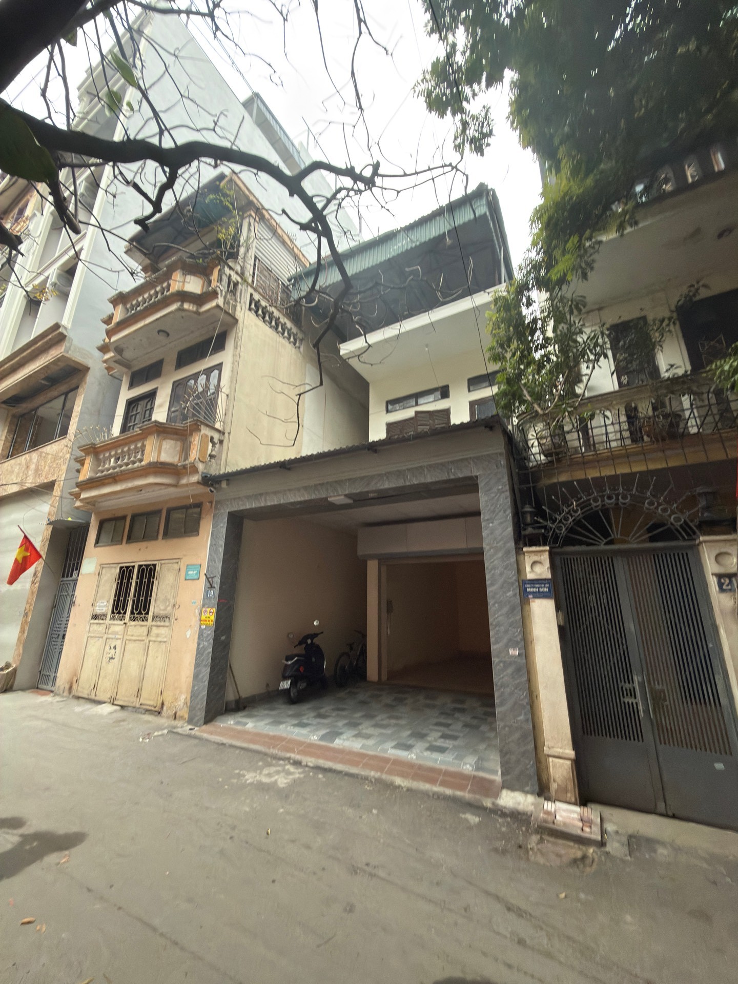 Bán nhà Hoàng Văn Thái - diện tích 99m2 2 tầng - Lô góc, ô tô tránh - giá 34,9 tỷ