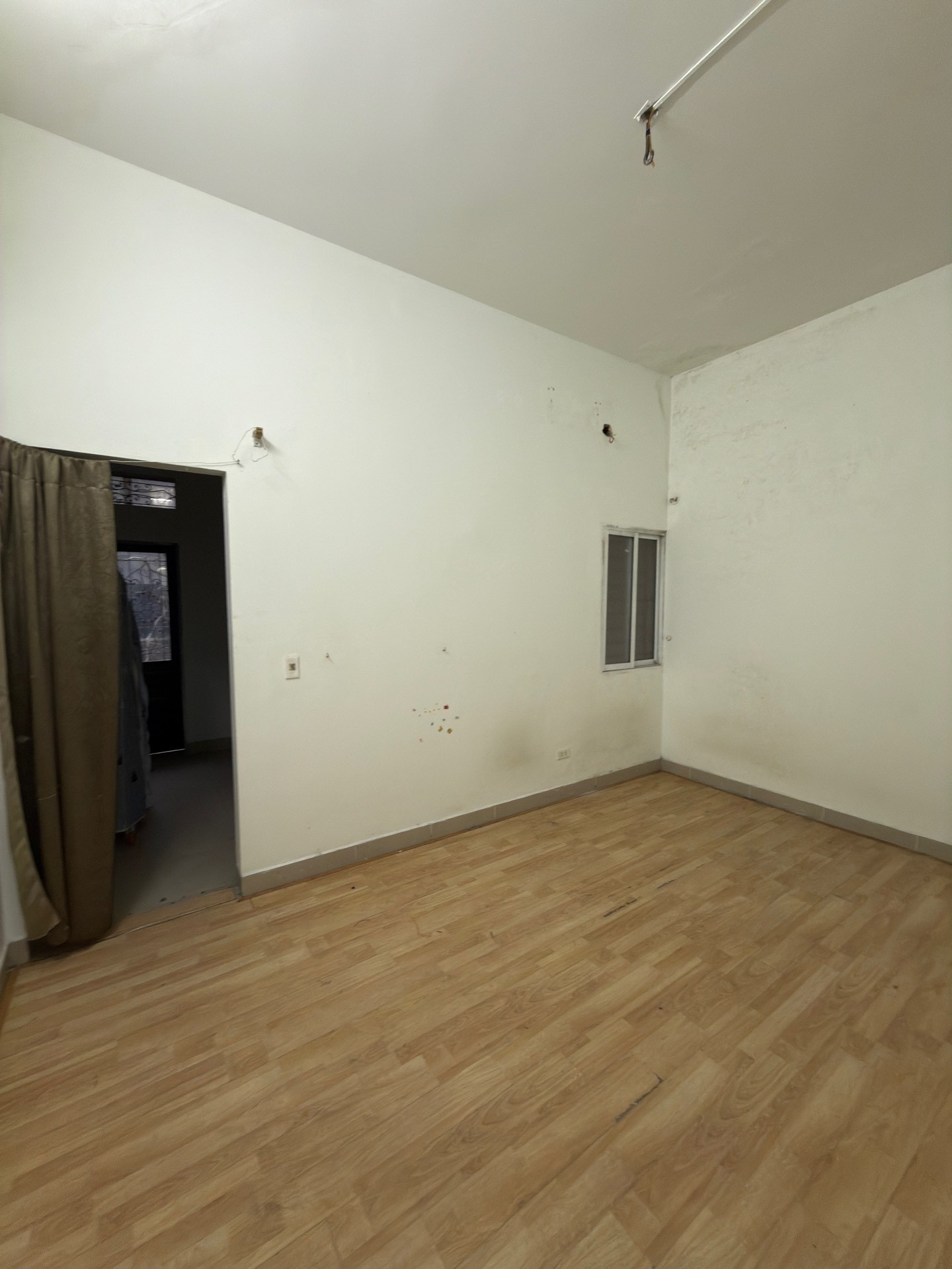 Bán nhà Hoàng Văn Thái - diện tích 99m2 2 tầng - Lô góc, ô tô tránh - giá 34,9 tỷ