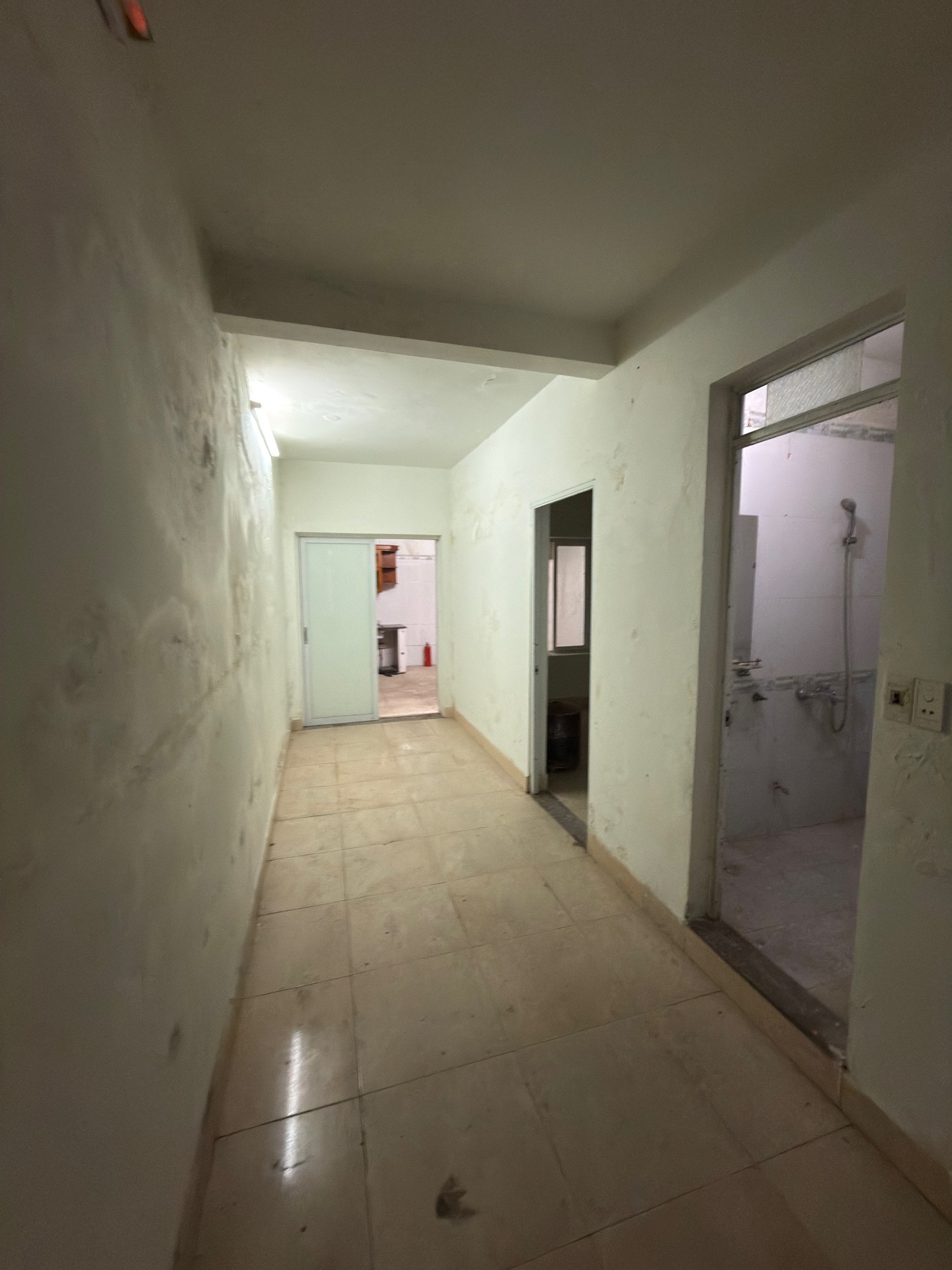 Bán nhà Hoàng Văn Thái - diện tích 99m2 2 tầng - Lô góc, ô tô tránh - giá 34,9 tỷ