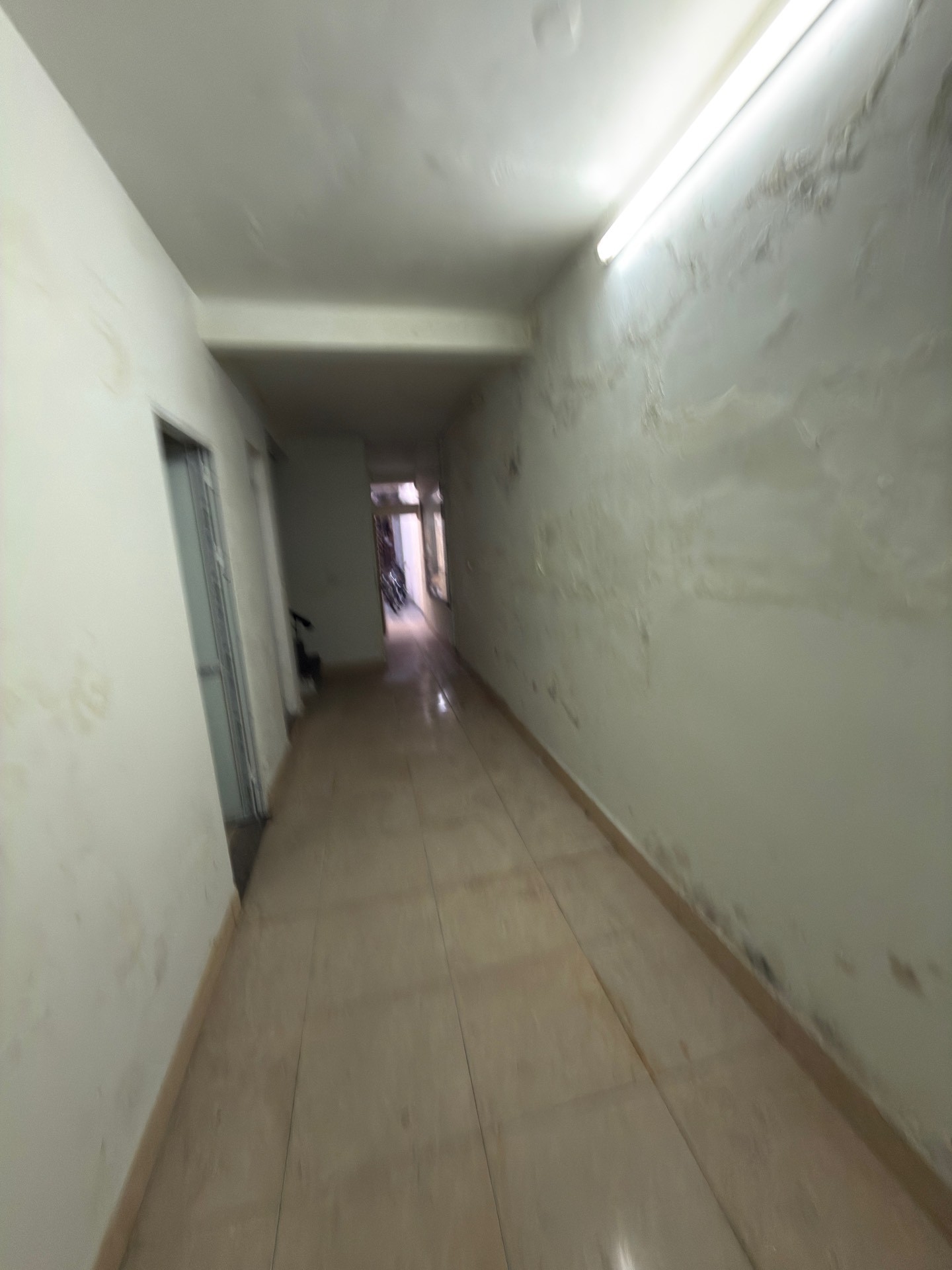 Bán nhà Hoàng Văn Thái - diện tích 99m2 2 tầng - Lô góc, ô tô tránh - giá 34,9 tỷ