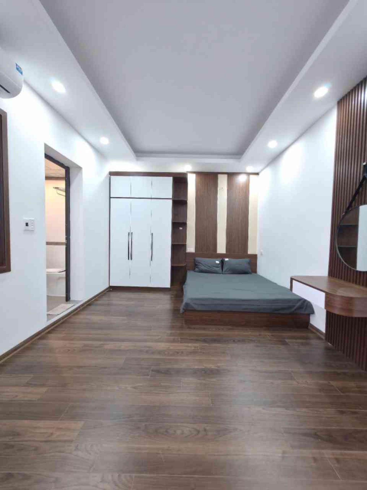 Bán nhà Tân Mai - diện tích 140m2 5 tầng - Lô góc thoáng sáng - giá 5,1 tỷ