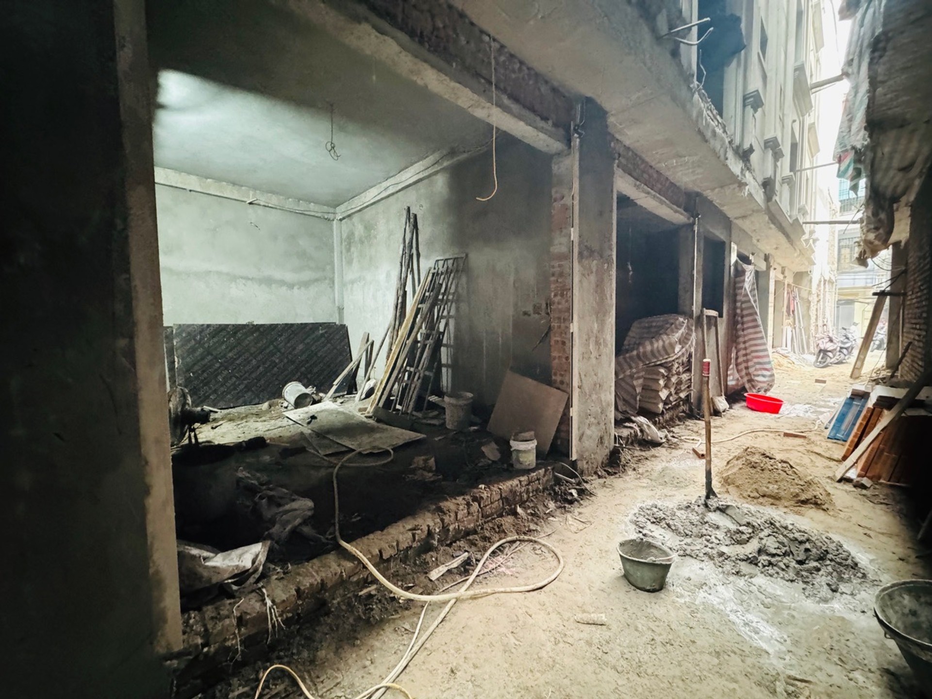 Bán nhà Kim Ngưu - diện tích 30m2 5 tầng - có thang máy - giá 9,6 tỷ
