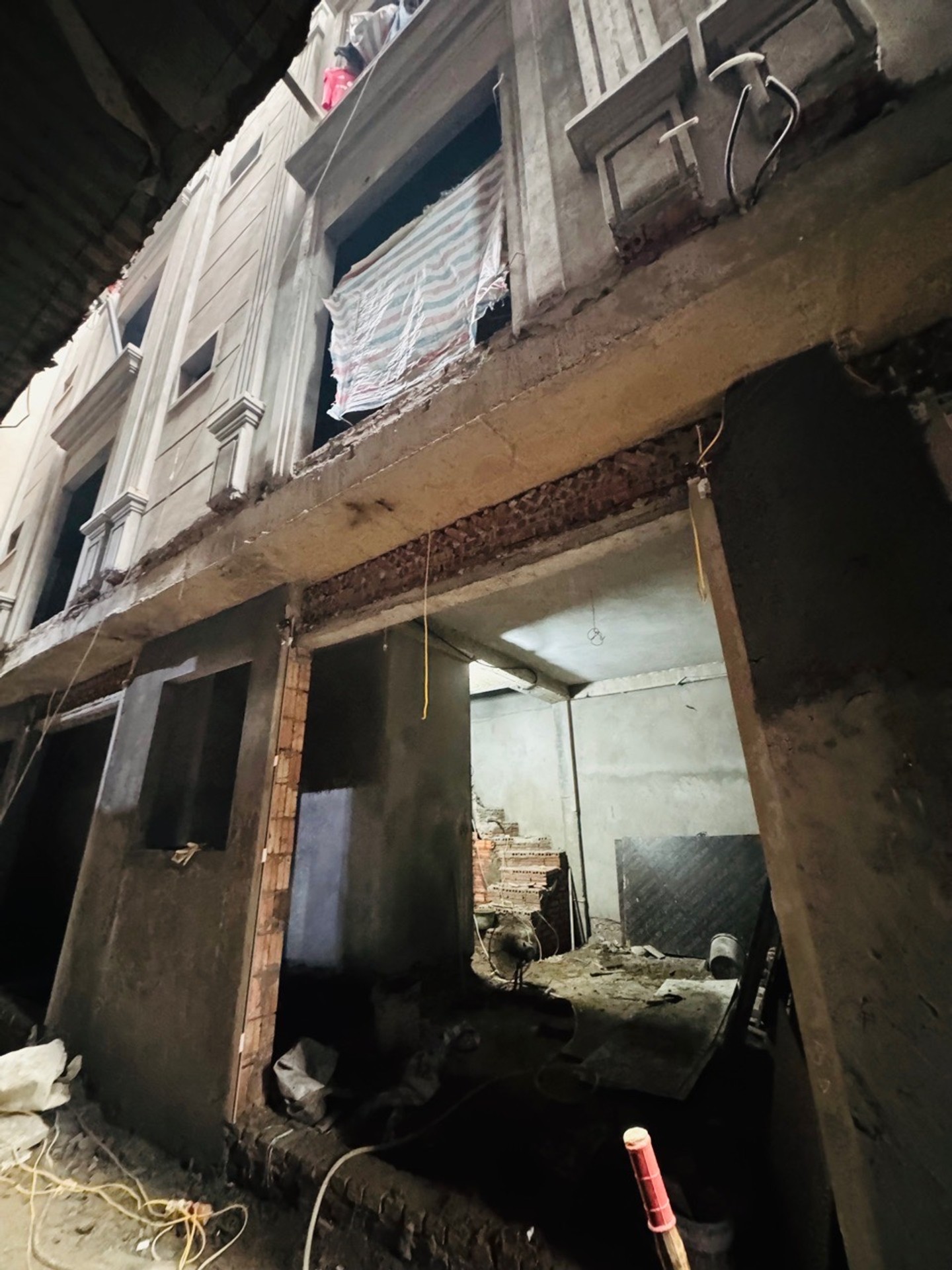 Bán nhà Kim Ngưu - diện tích 30m2 5 tầng - có thang máy - giá 9,6 tỷ
