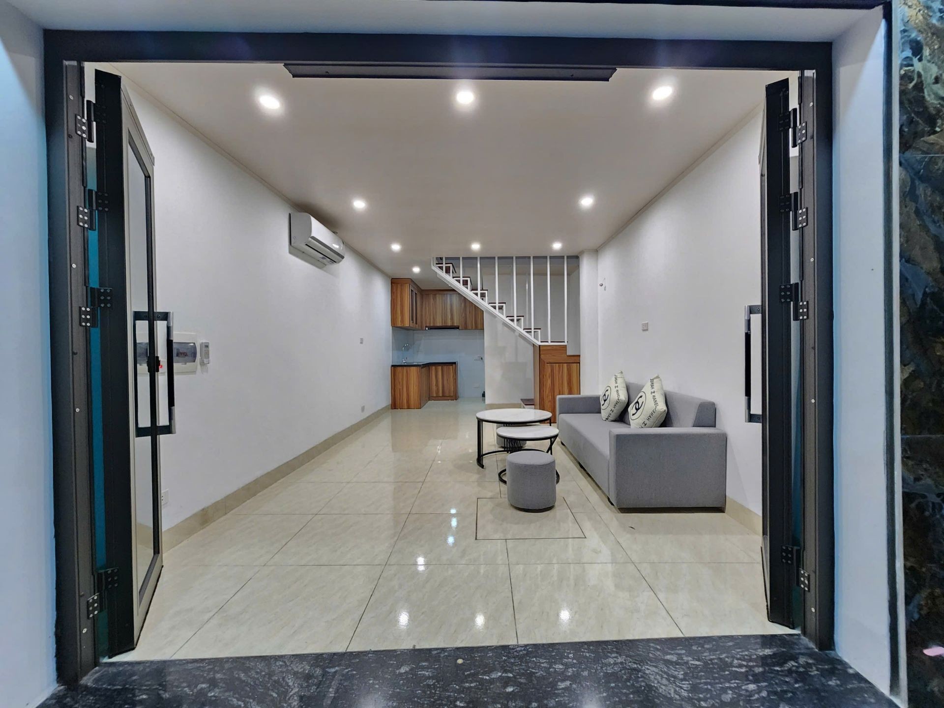 Bán nhà Tân Khai - diện tích 27m2 2 tầng - Nhà đẹp ở luôn - giá 2,5 tỷ