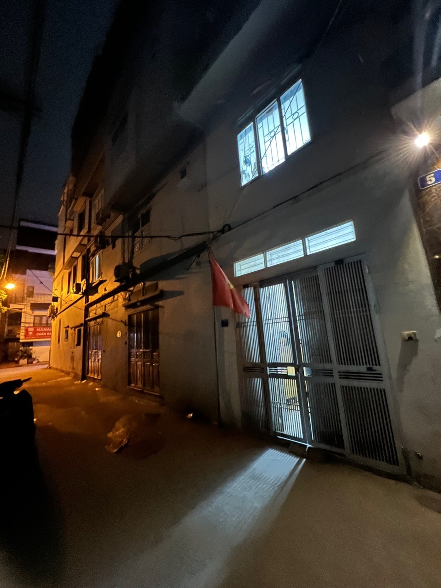 Bán nhà Lĩnh Nam - diện tích 40m2 4 tầng - ô tô đỗ cửa - giá 13,6 tỷ
