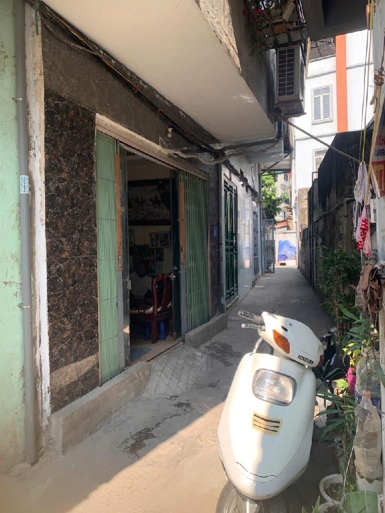 Bán nhà Trịnh Đình Cửu - diện tích 24m2 2 tầng - Ngõ thoáng - giá 2,5 tỷ