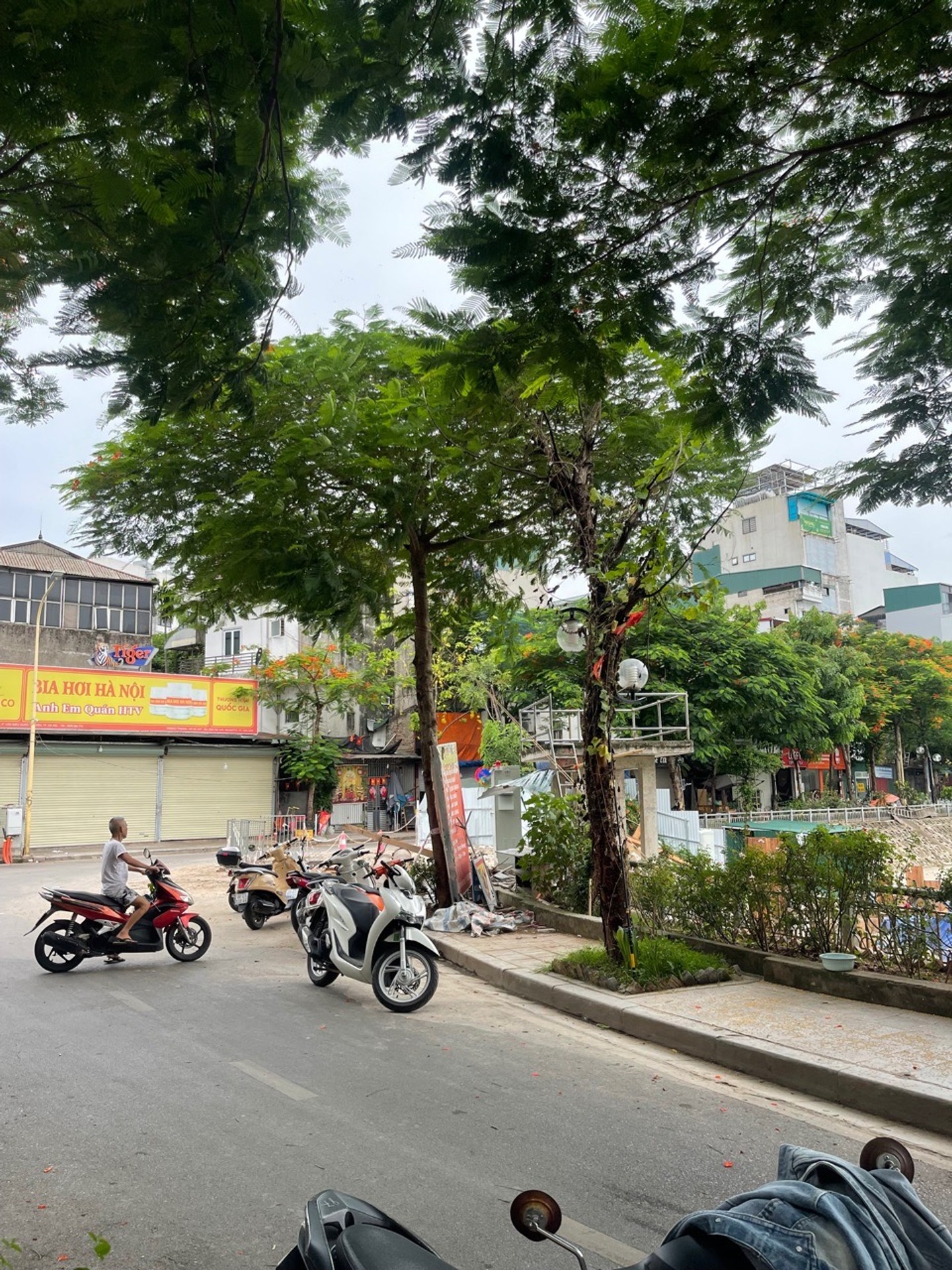 Bán nhà Trần Quý Cáp - diện tích 23m2 2 tầng - Mặt hồ Linh Quang - giá 4,2 tỷ